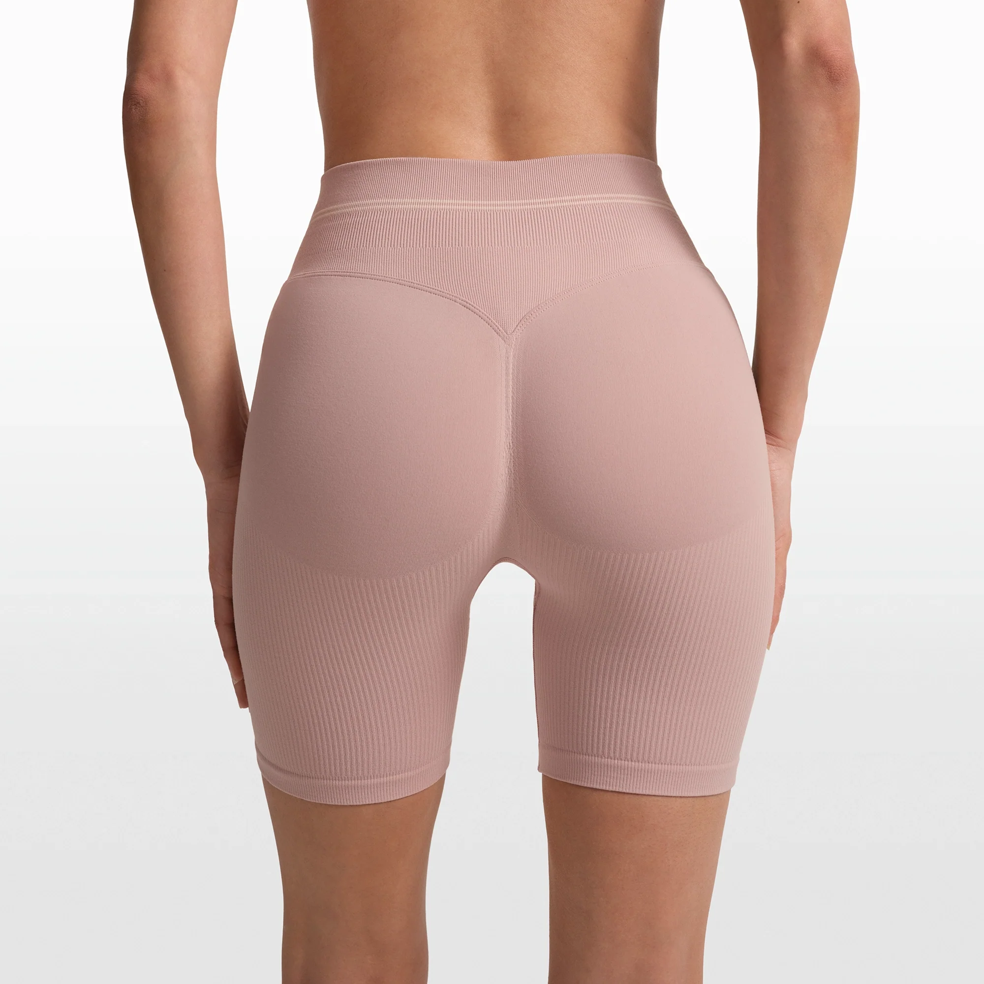 NikeSKIMS RIBBED SEAMLESS 5" BIKER SHORT | HIMALAYAN - Image 5