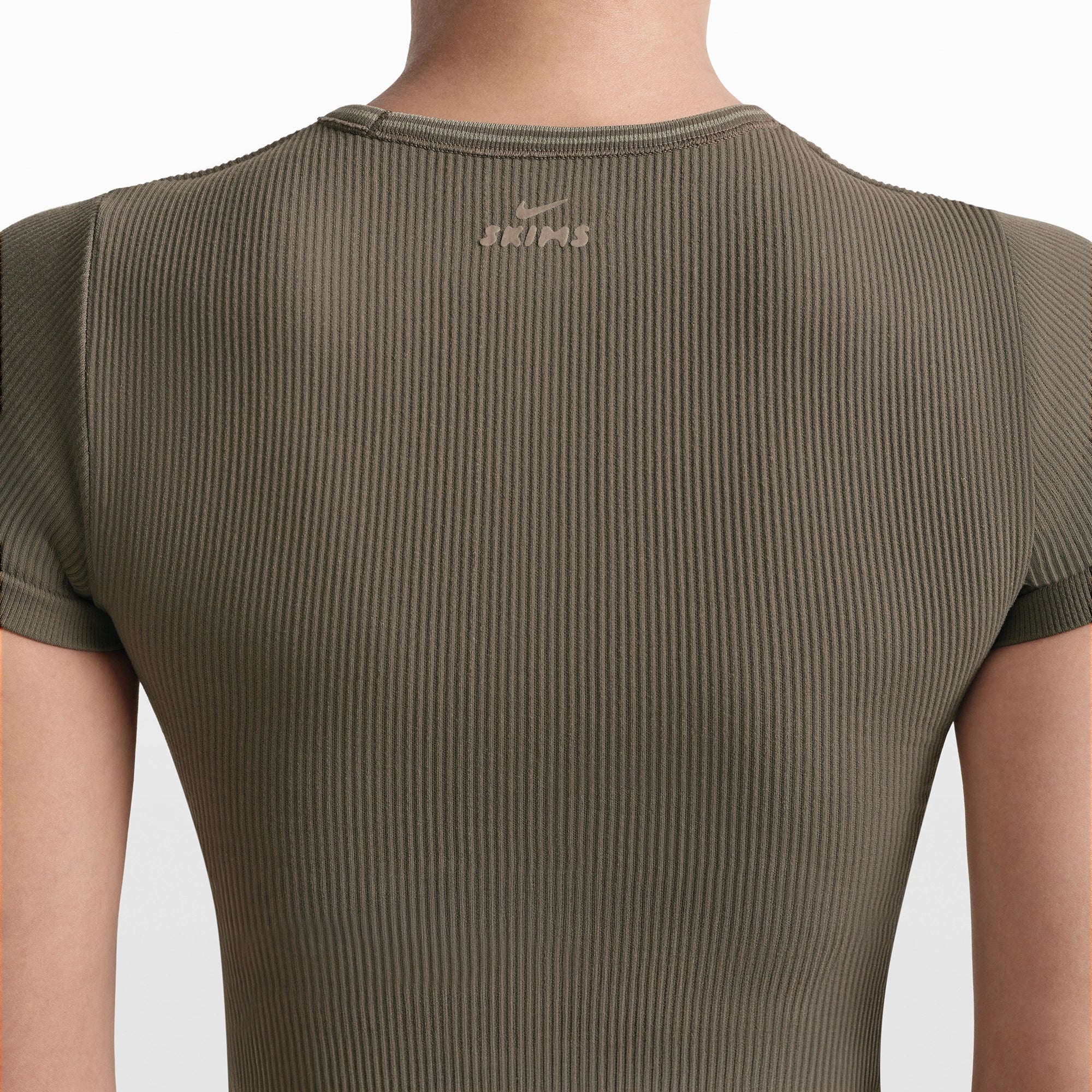 NikeSKIMS RIBBED SEAMLESS BABY TEE | DUSTY OAKMOSS - Image 6