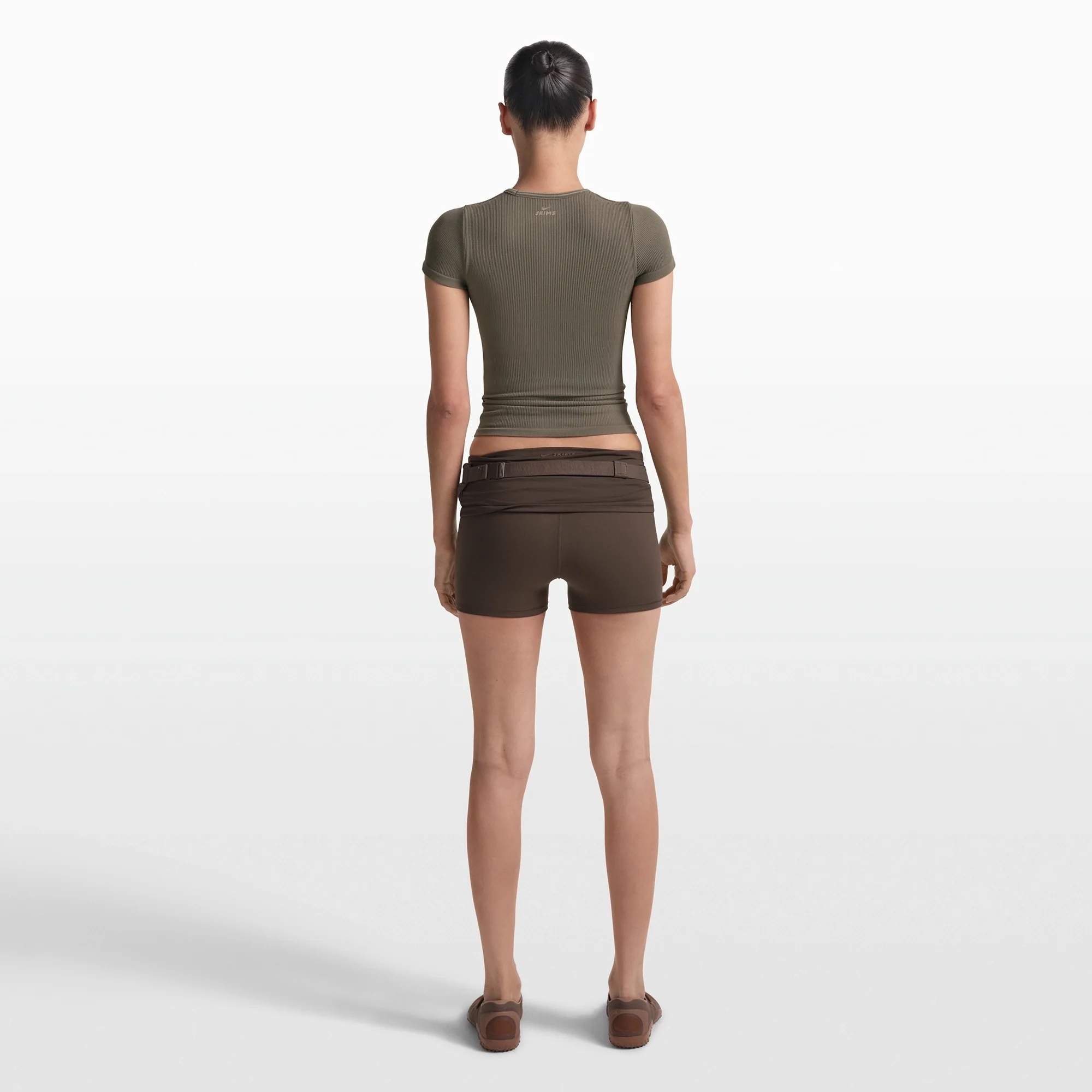 NikeSKIMS RIBBED SEAMLESS BABY TEE | DUSTY OAKMOSS - Image 7