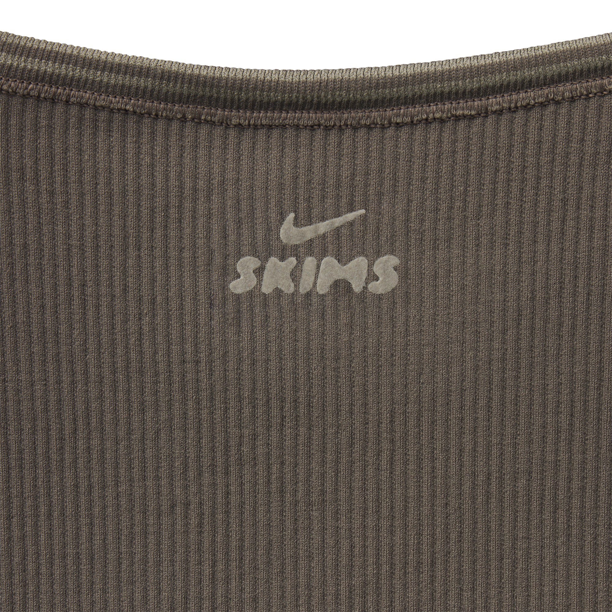 NikeSKIMS RIBBED SEAMLESS BABY TEE | DUSTY OAKMOSS - Image 8
