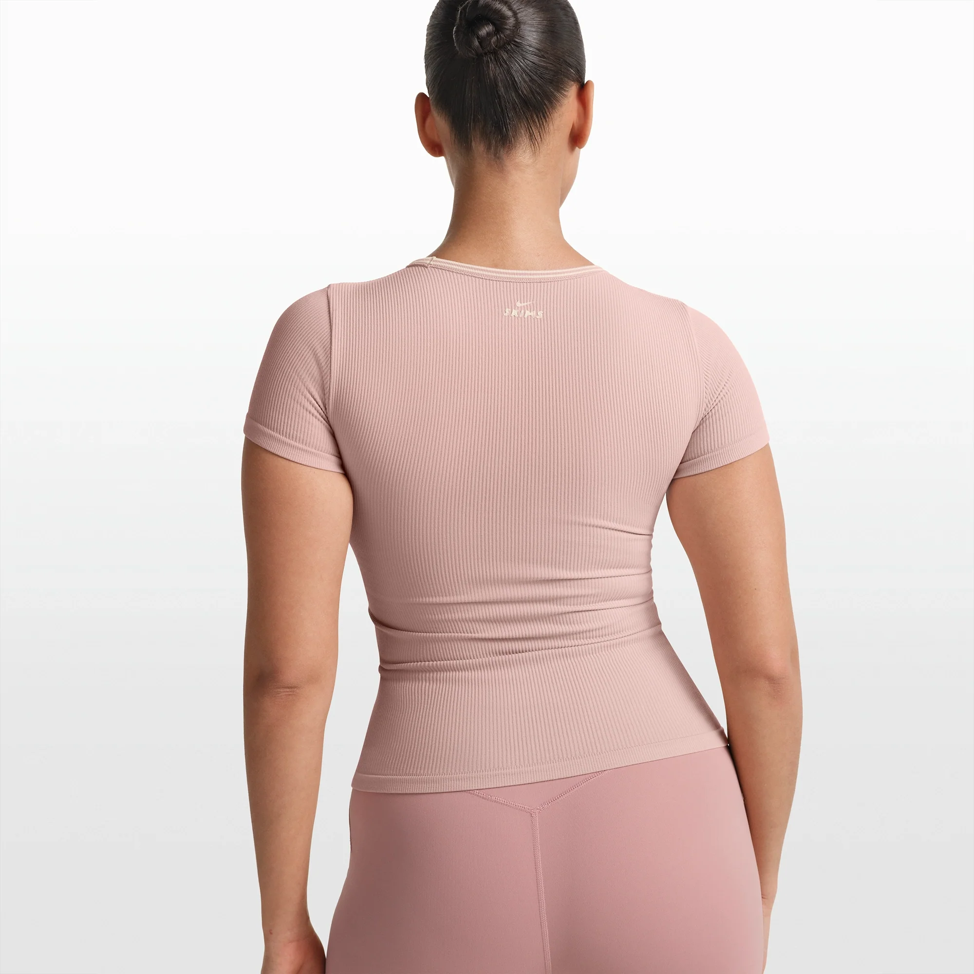 NikeSKIMS RIBBED SEAMLESS BABY TEE | HIMALAYAN - Image 4