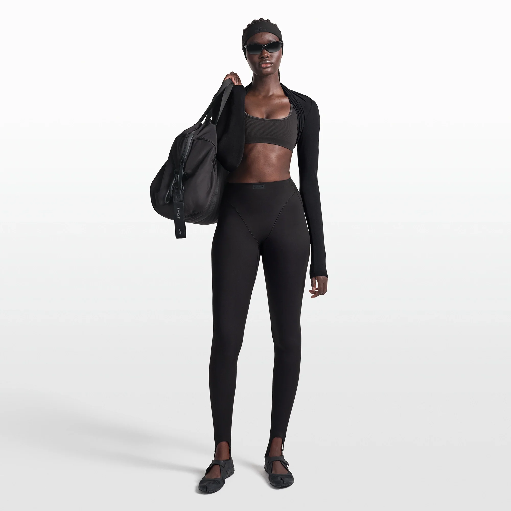 NikeSKIMS RIBBED SEAMLESS MICRO SCOOP BRA | OBSIDIAN - Image 2