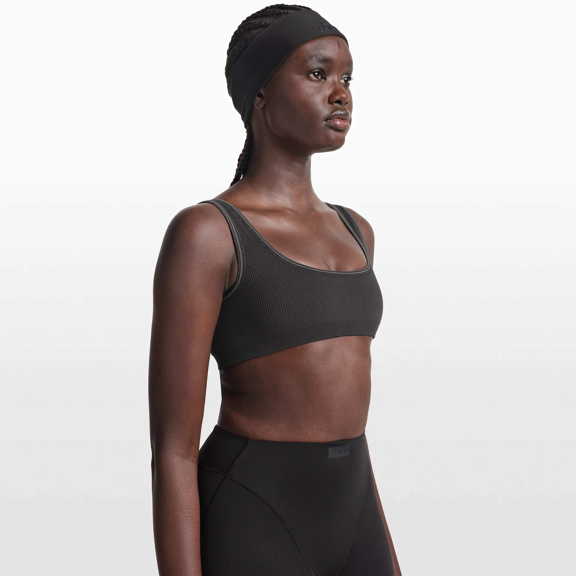 NikeSKIMS RIBBED SEAMLESS MICRO SCOOP BRA | OBSIDIAN - Image 4