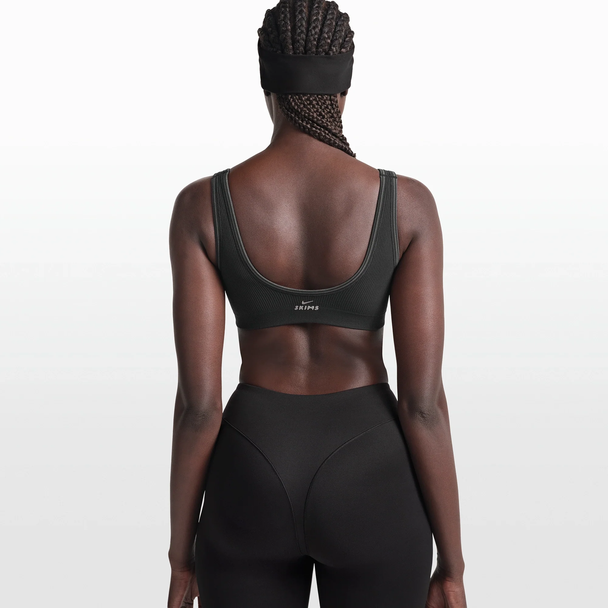 NikeSKIMS RIBBED SEAMLESS MICRO SCOOP BRA | OBSIDIAN - Image 5