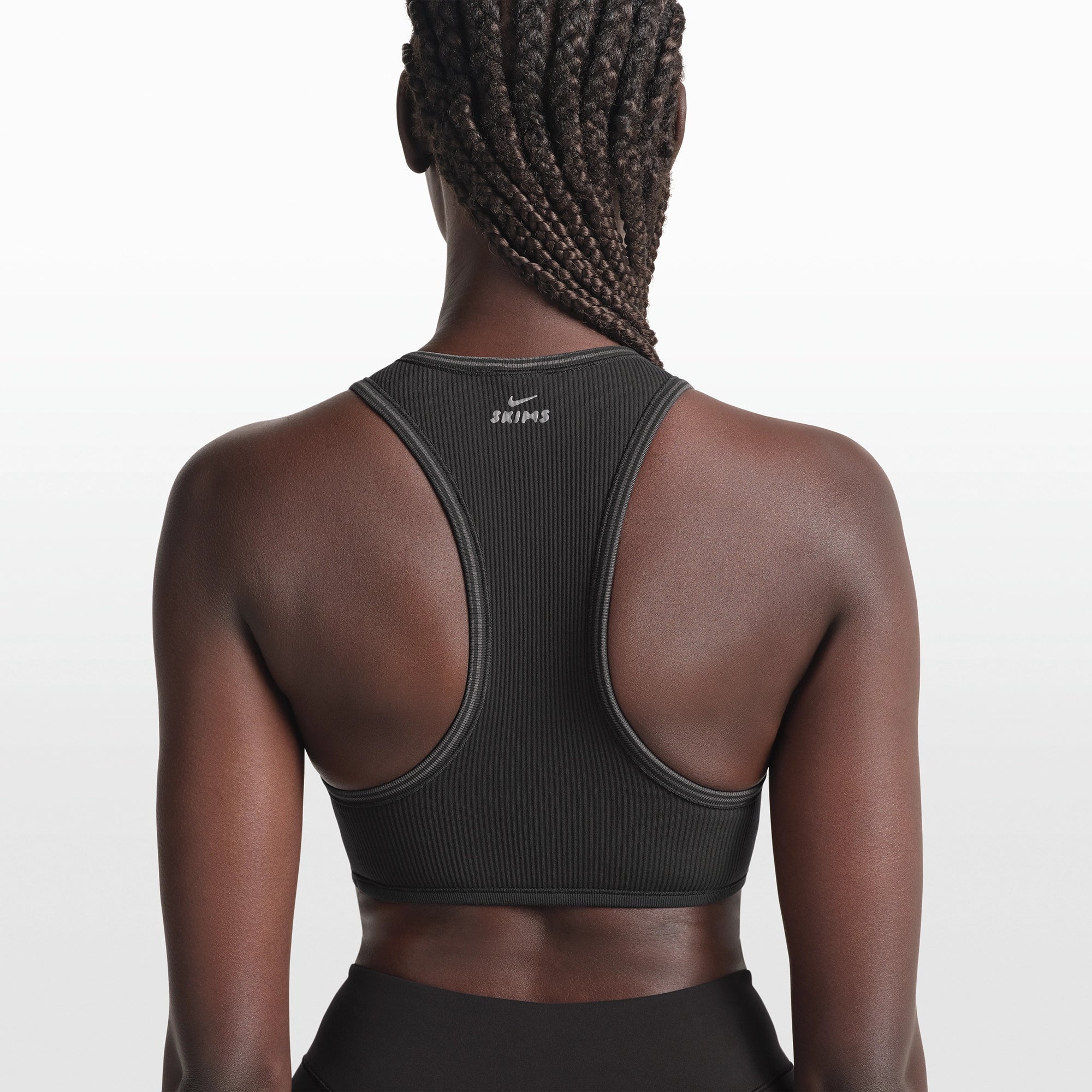 NikeSKIMS RIBBED SEAMLESS RACER FRONT BRA | OBSIDIAN - Image 5