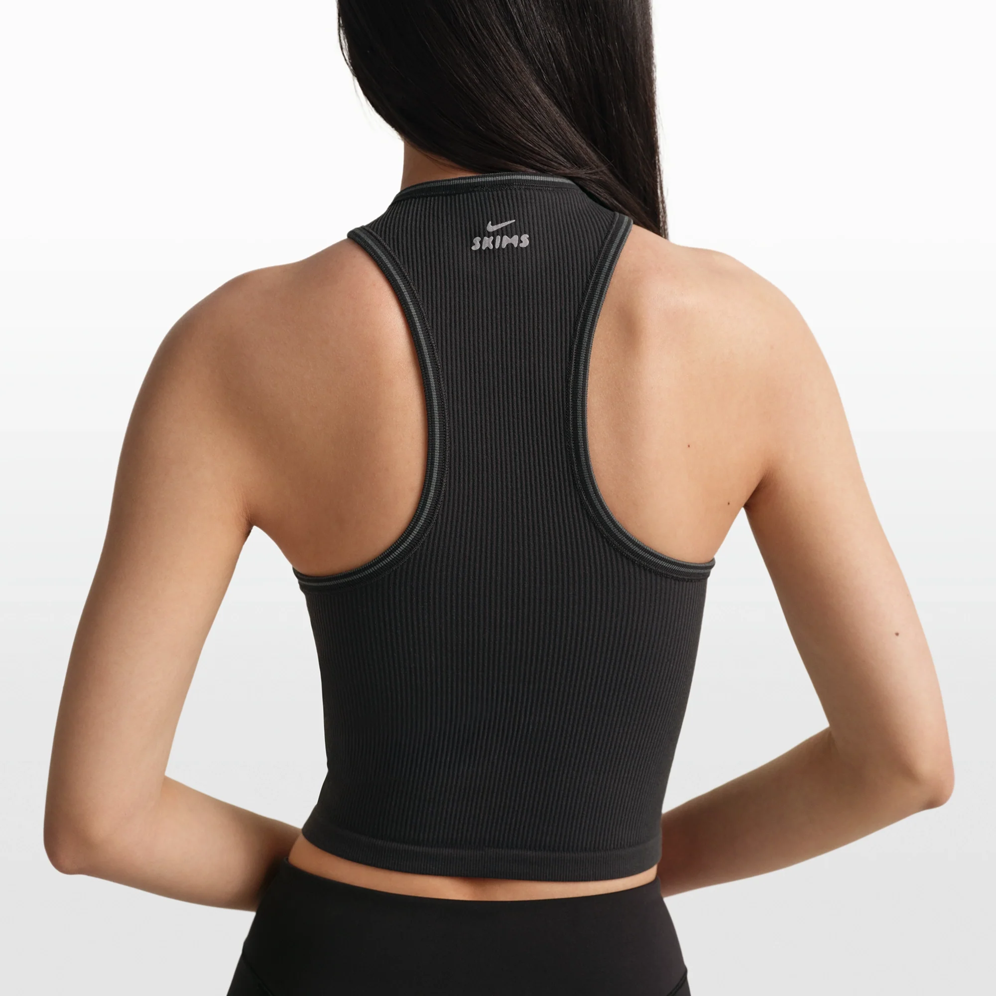 NikeSKIMS RIBBED SEAMLESS RACER FRONT TANK | OBSIDIAN - Image 4