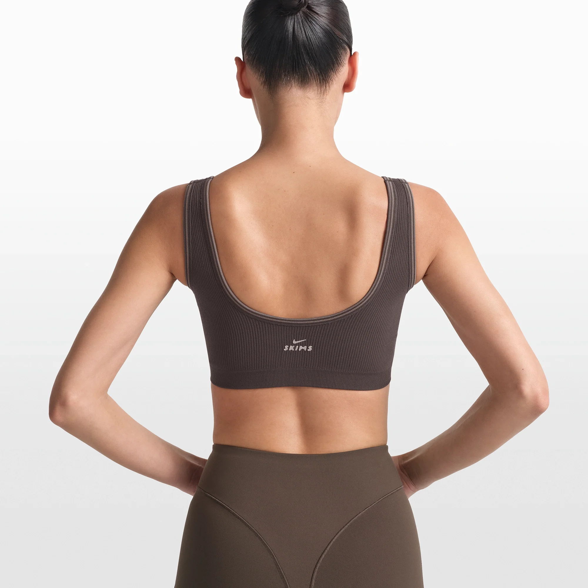 NikeSKIMS RIBBED SEAMLESS SCOOP BRA | PHOENIX - Image 4