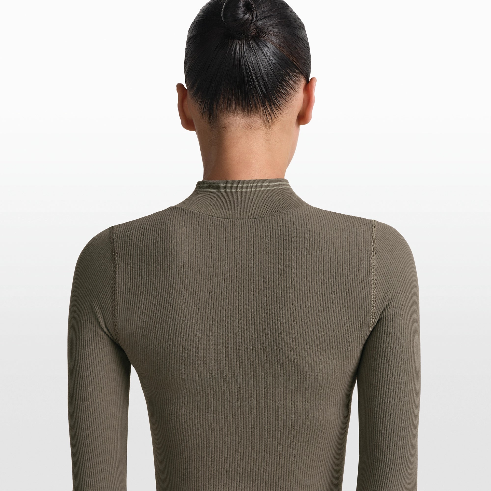 NikeSKIMS RIBBED SEAMLESS ZIP UP CROP JACKET | DUSTY OAKMOSS - Image 6