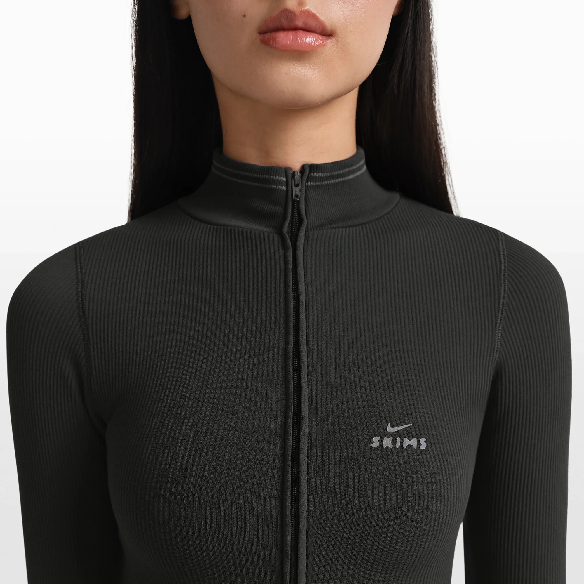 NikeSKIMS RIBBED SEAMLESS ZIP UP CROP JACKET | OBSIDIAN - Image 4