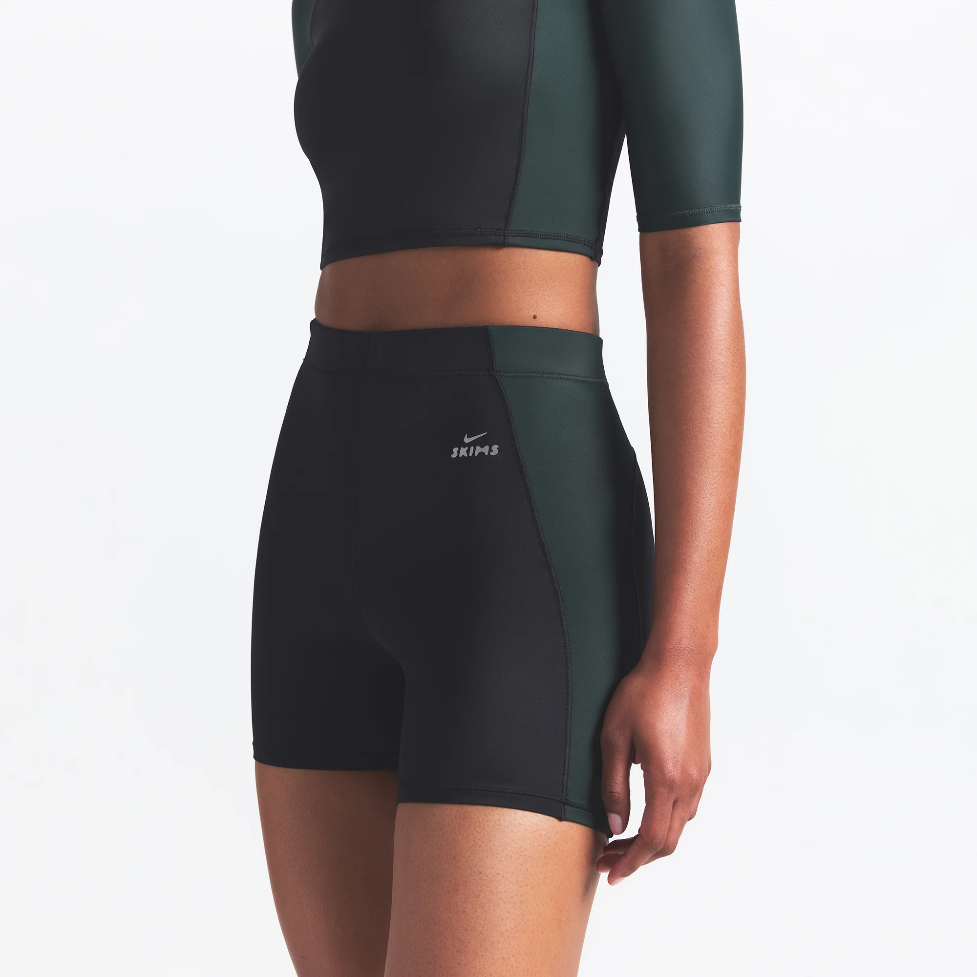 NikeSKIMS SHINE 5" BIKER SHORT | OBSIDIAN AND DARK TEAL - Image 3