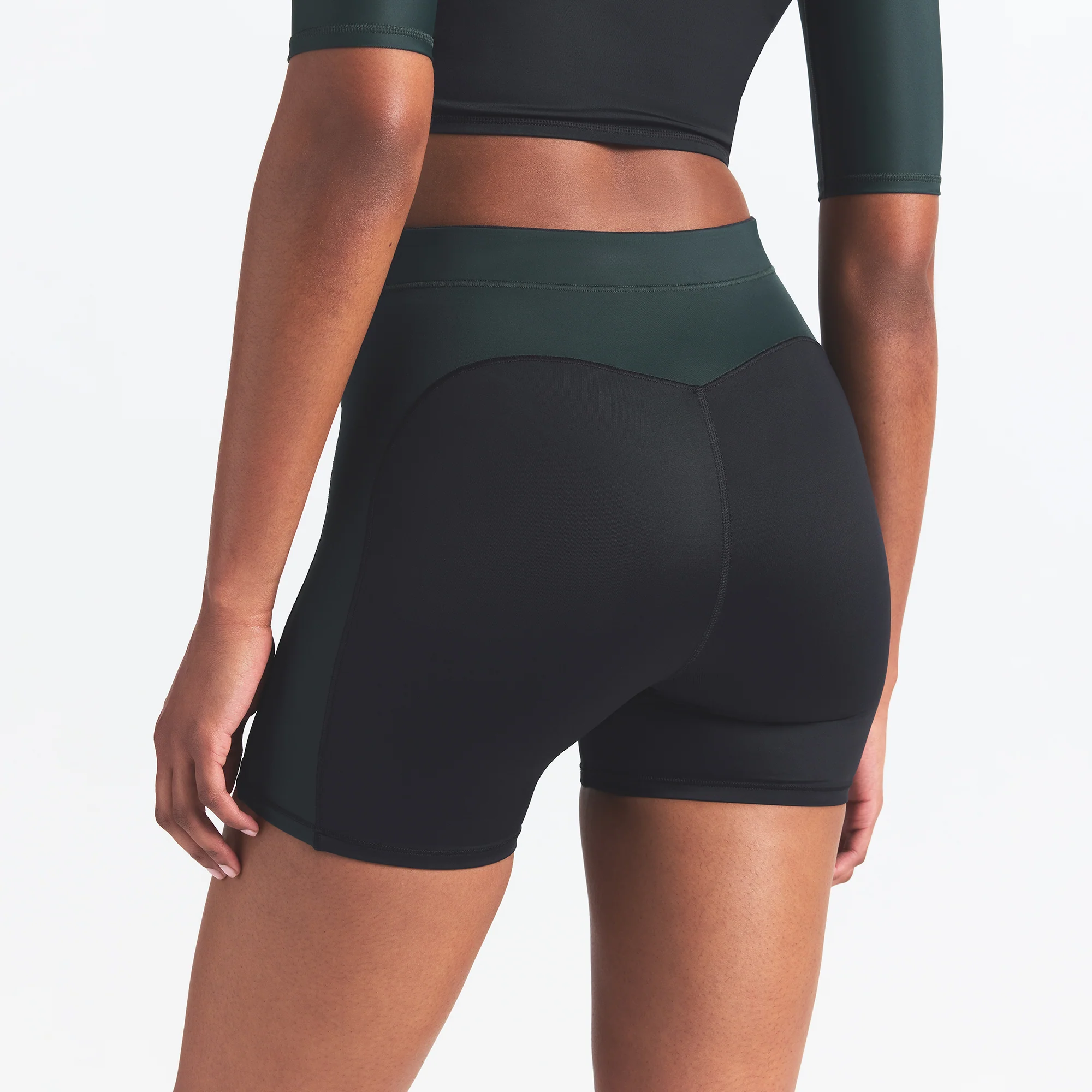 NikeSKIMS SHINE 5" BIKER SHORT | OBSIDIAN AND DARK TEAL - Image 4