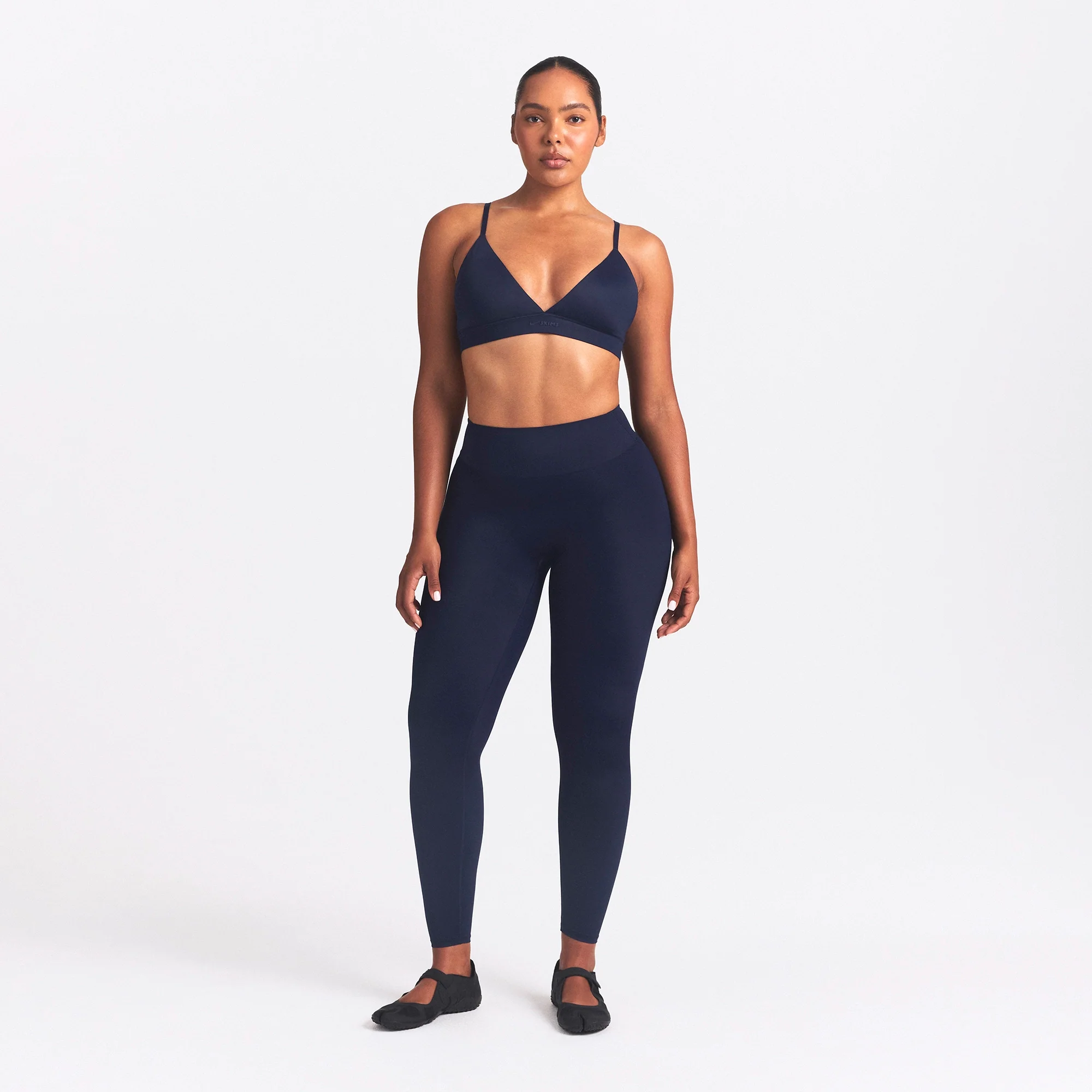 NikeSKIMS SHINE BONDED WAIST 26" LEGGING | NAVY - Image 2
