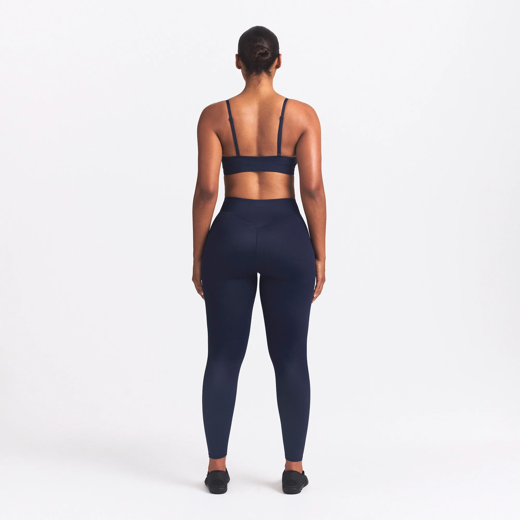 NikeSKIMS SHINE BONDED WAIST 26" LEGGING | NAVY - Image 5