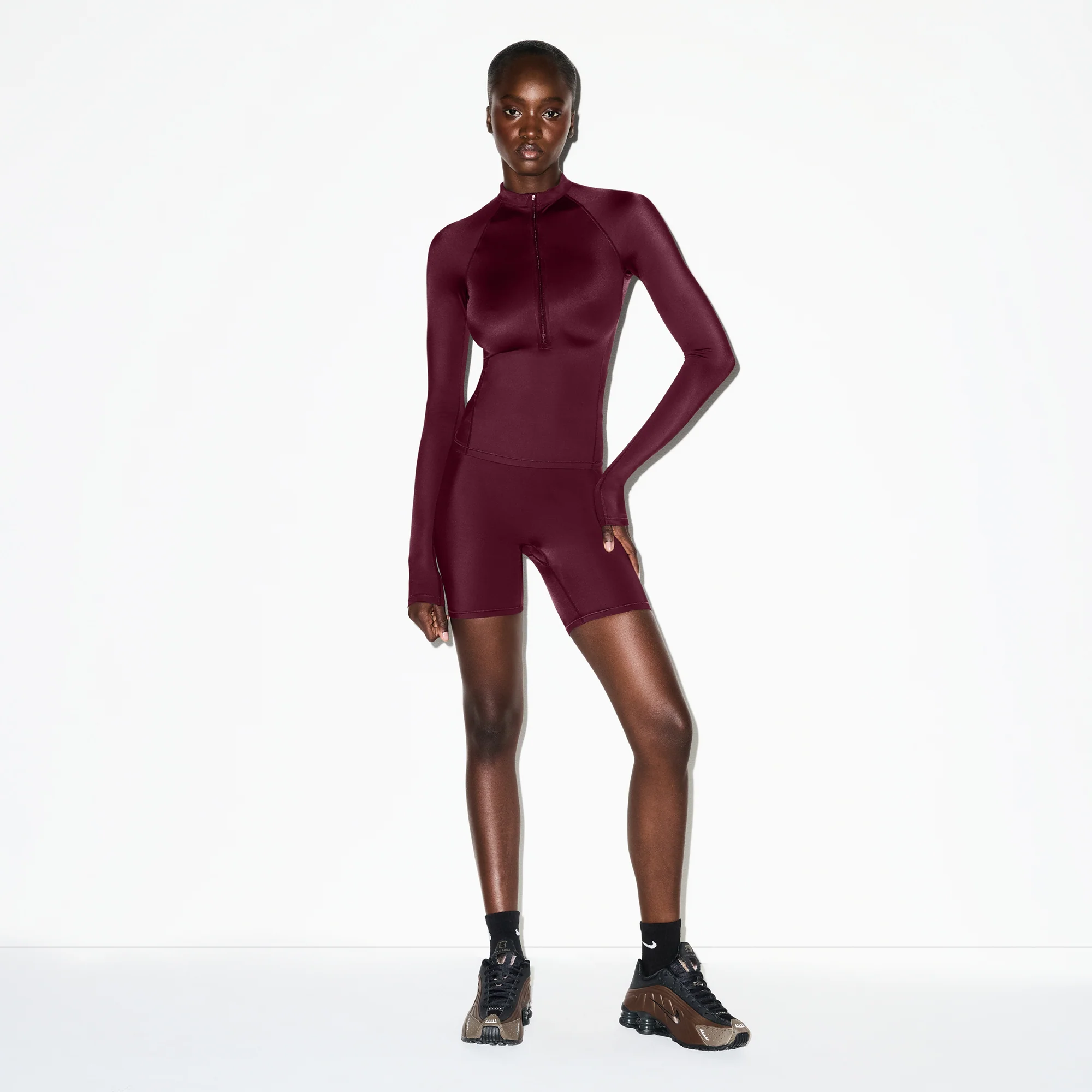 NikeSKIMS SHINE BONDED WAIST 5" BIKER SHORT | CURRANT - Image 2