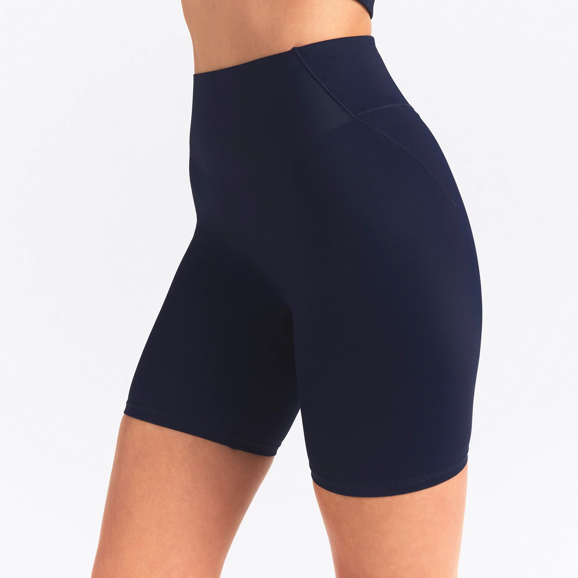 NikeSKIMS SHINE BONDED WAIST 5" BIKER SHORT | NAVY - Image 4