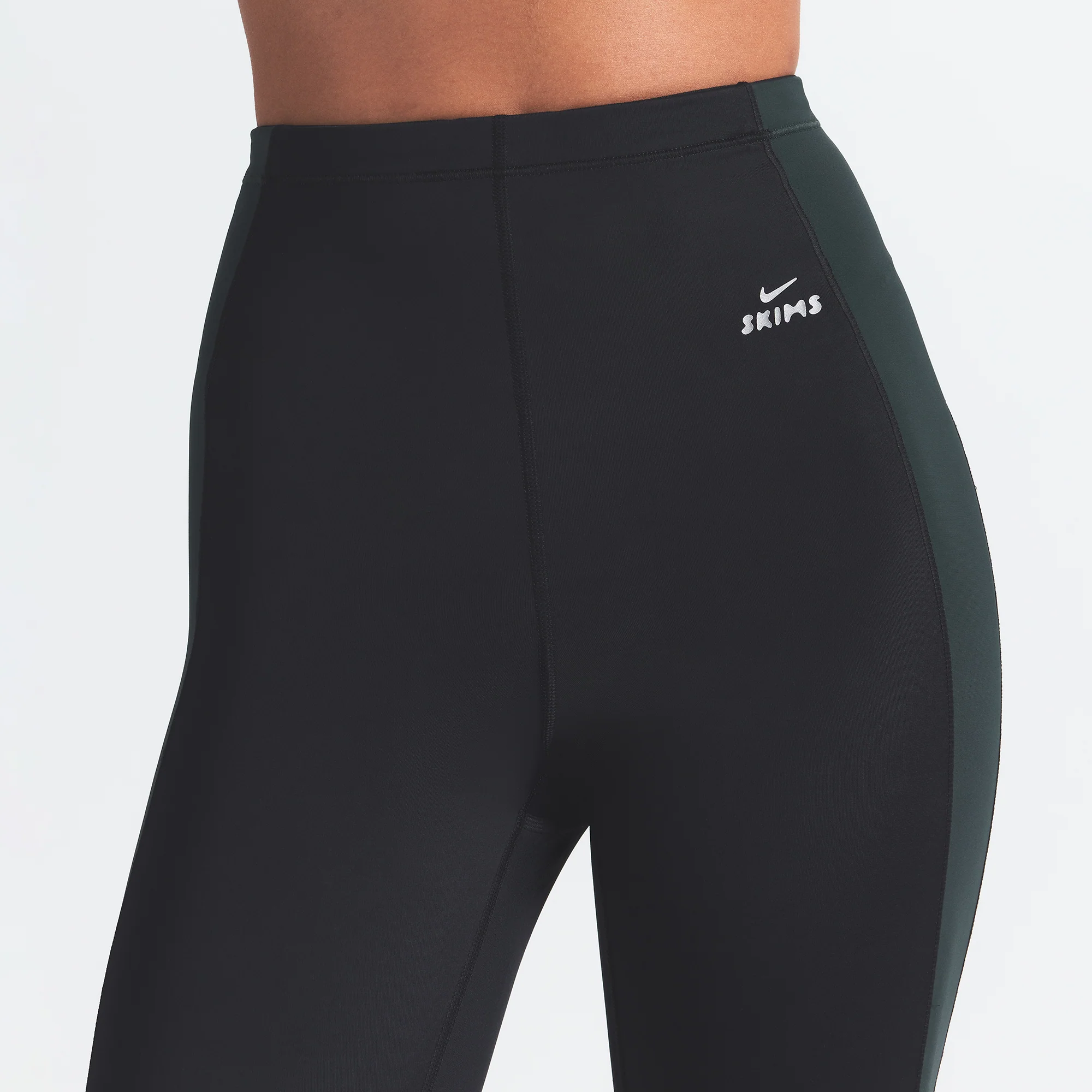 NikeSKIMS SHINE DRAWCORD STIRRUP 26" LEGGING | OBSIDIAN AND DARK TEAL - Image 4