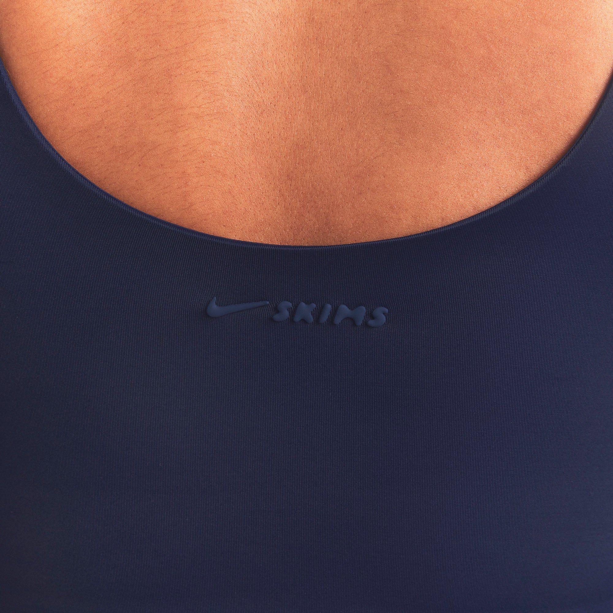 NikeSKIMS SHINE SCOOP NECK BRA TOP | NAVY - Image 4