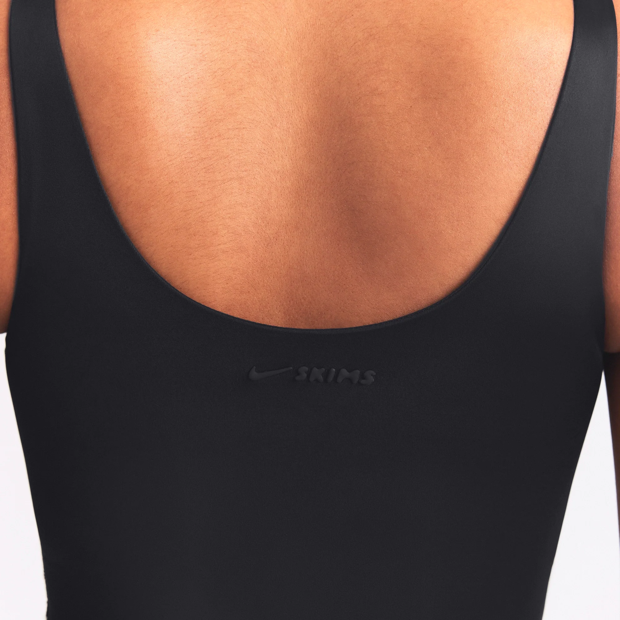 NikeSKIMS SHINE SCOOP NECK BRA TOP | OBSIDIAN - Image 4