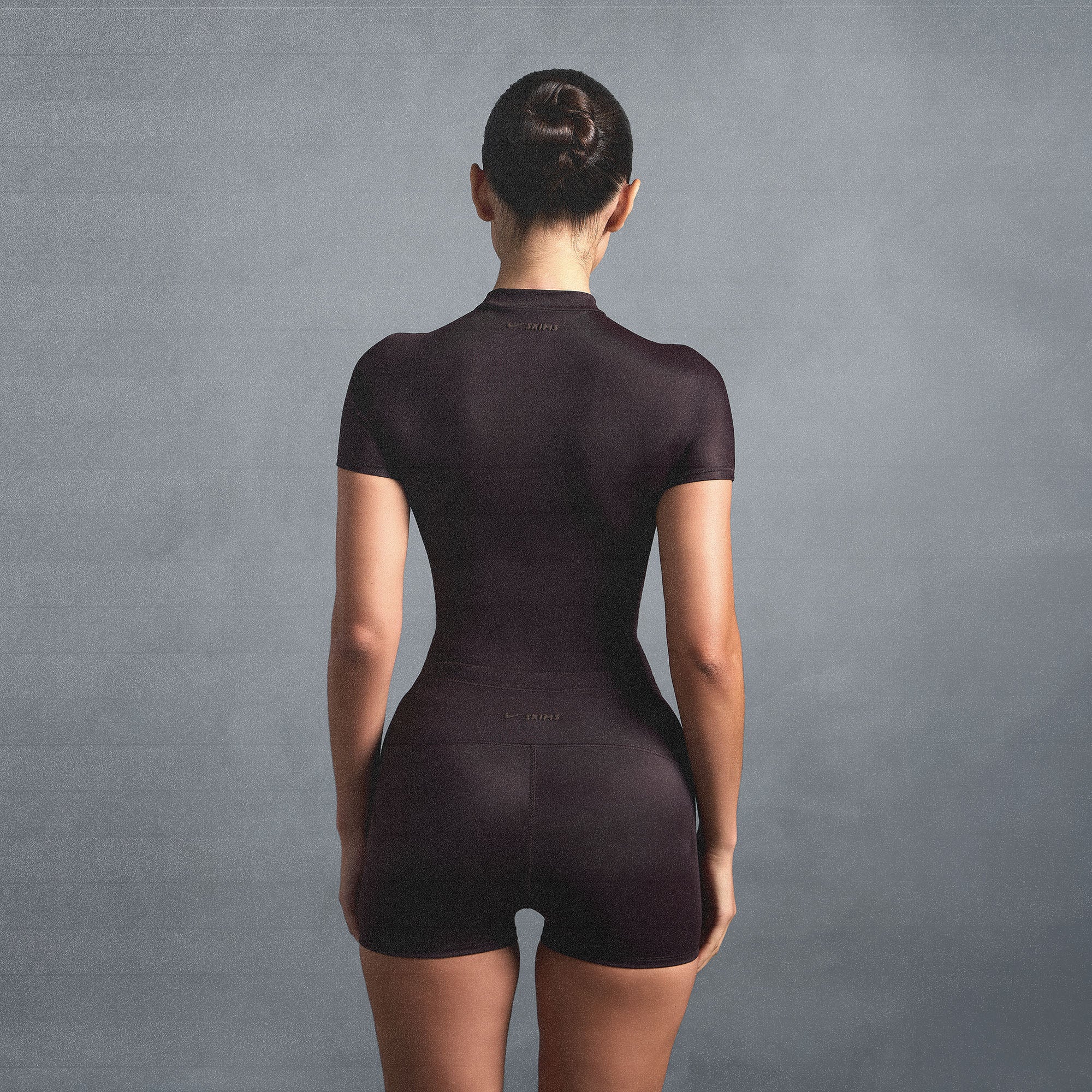 NikeSKIMS SHINE SHORT SLEEVE MOCK NECK TOP | PHOENIX - Image 5