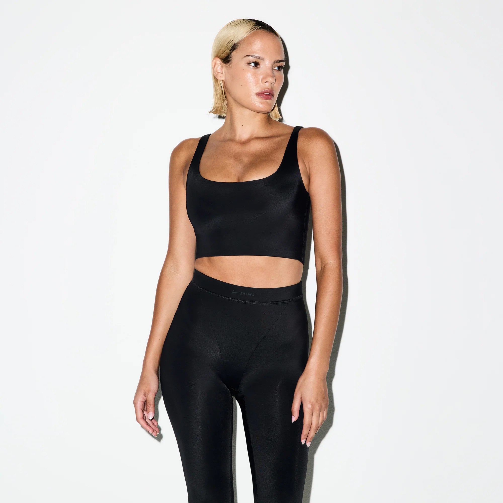 NikeSKIMS SHINE V-LINE 26" LEGGING | OBSIDIAN - Image 3