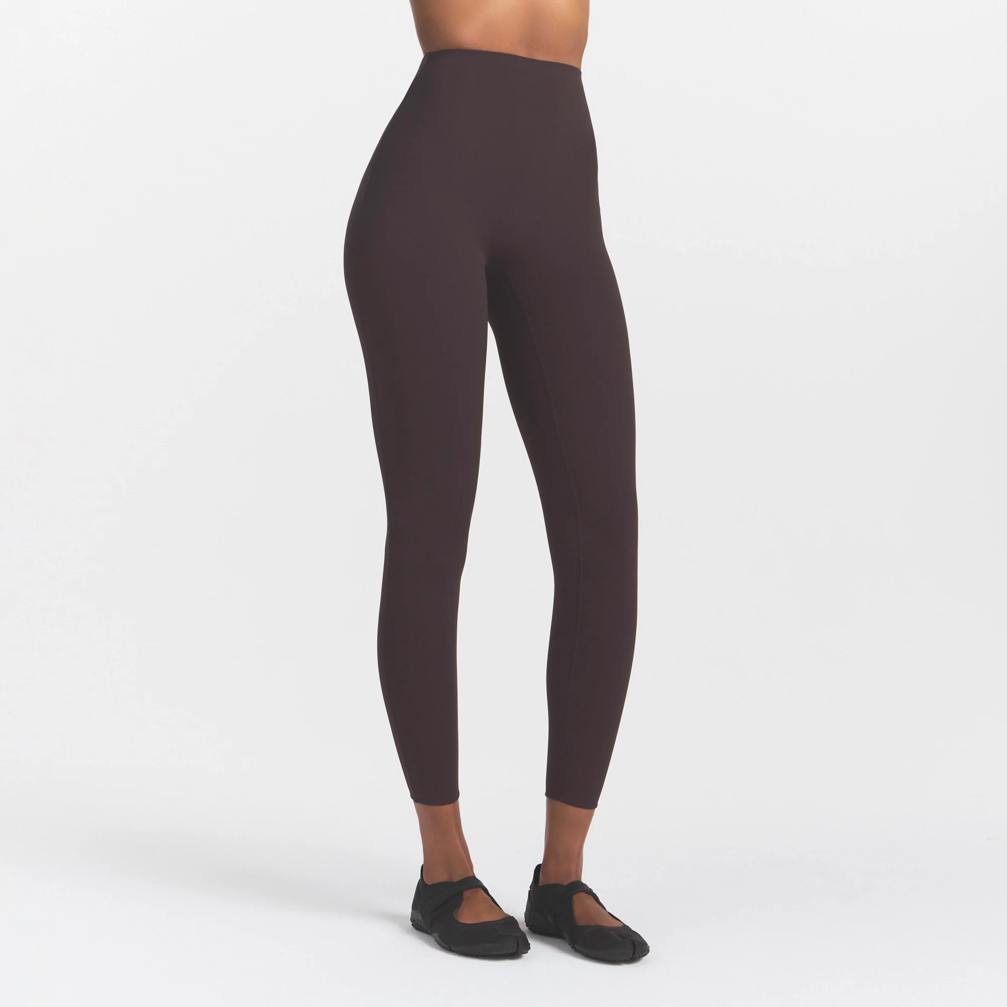 NikeSKIMS STUDIO STRETCH 26" LEGGING | DARK ROAST - Image 3