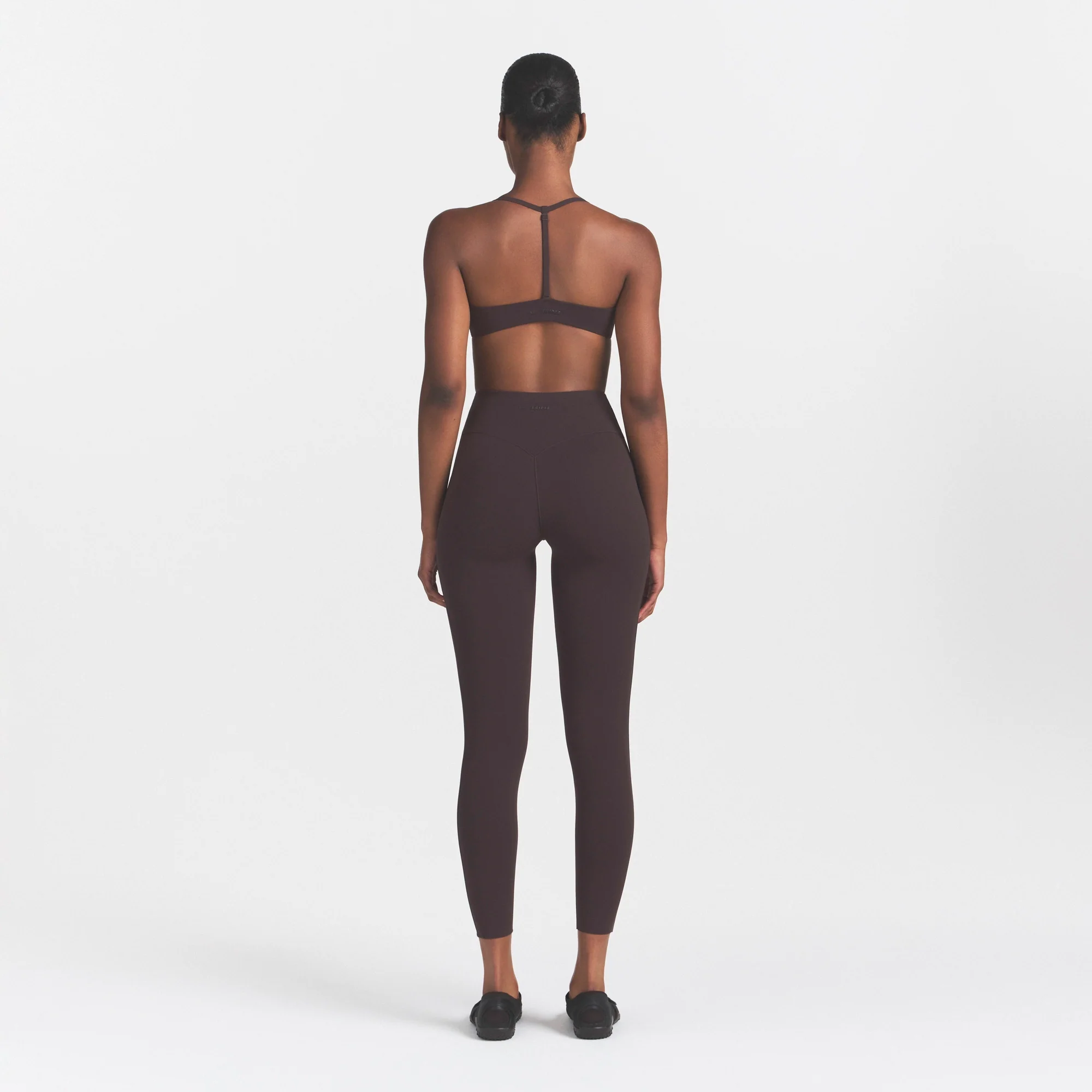 NikeSKIMS STUDIO STRETCH 26" LEGGING | DARK ROAST - Image 5