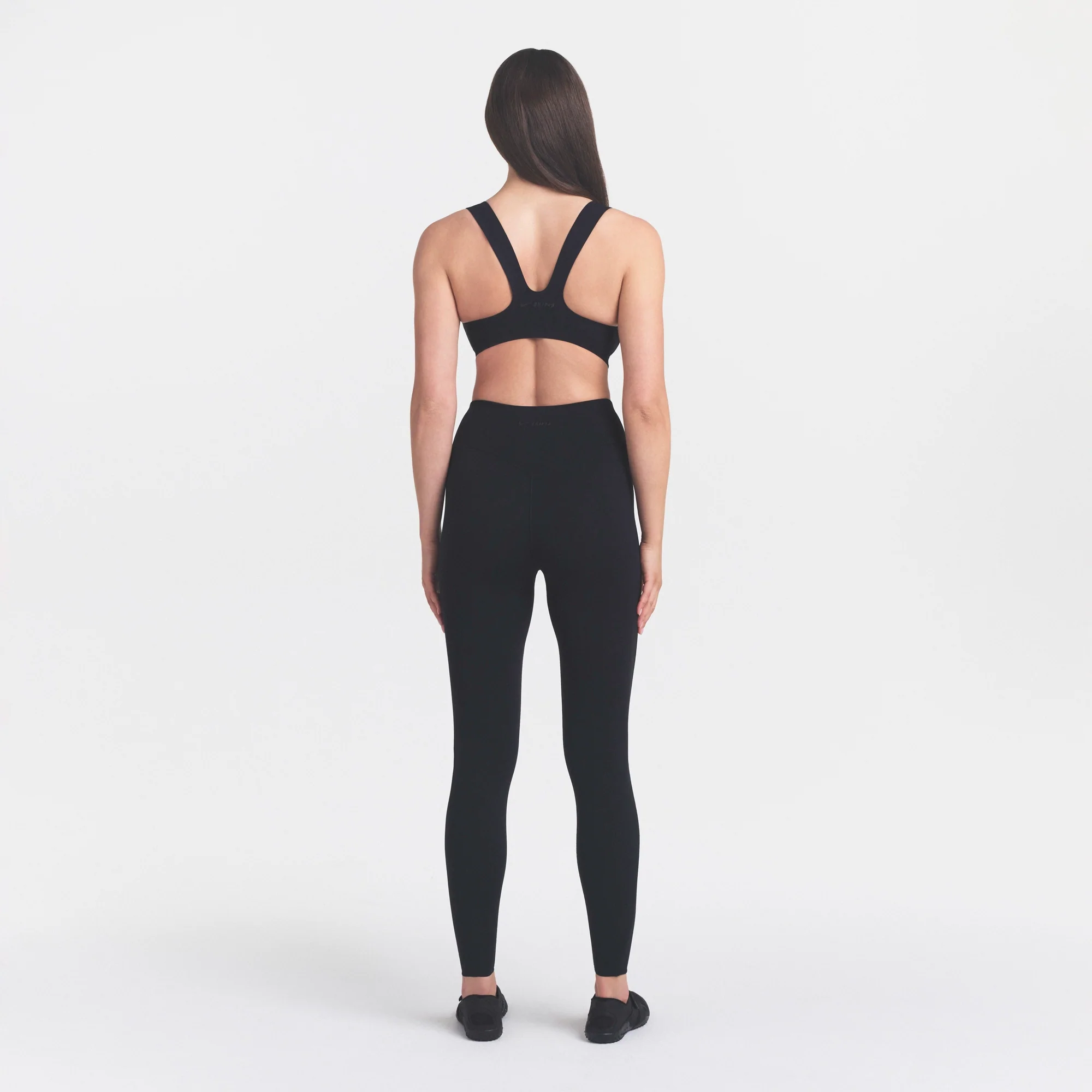 NikeSKIMS STUDIO STRETCH 26" LEGGING | OBSIDIAN - Image 5