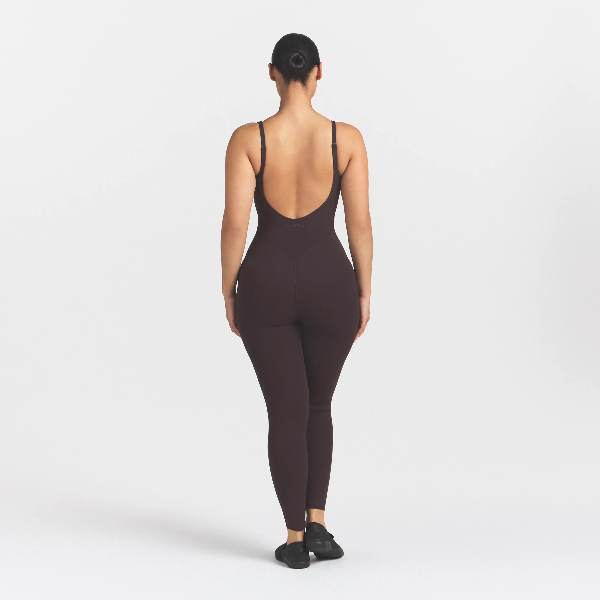 NikeSKIMS STUDIO STRETCH 29" ONE PIECE | DARK ROAST - Image 5
