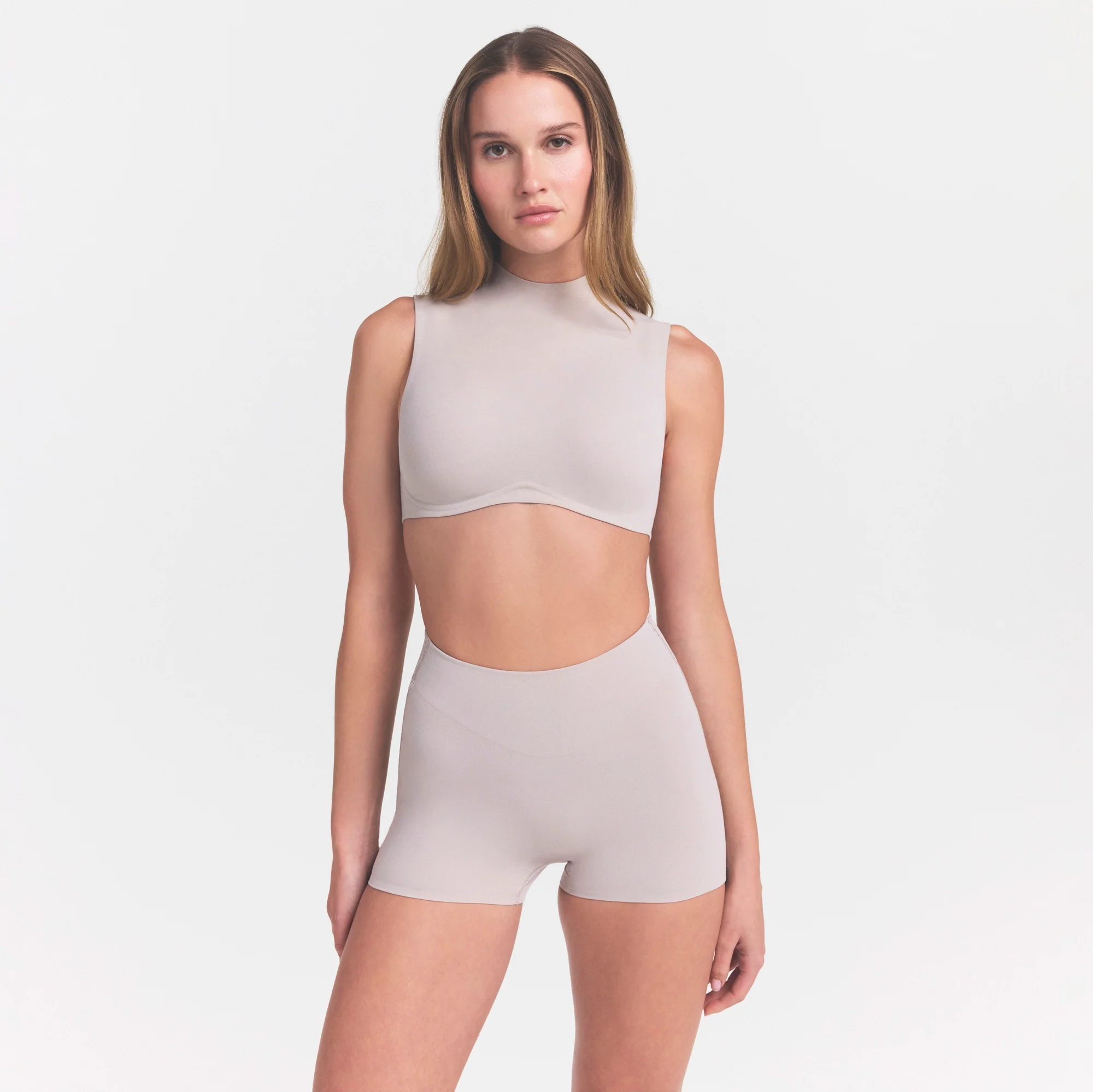 NikeSKIMS STUDIO STRETCH DIPPED 2" SHORT | LINEN - Image 3
