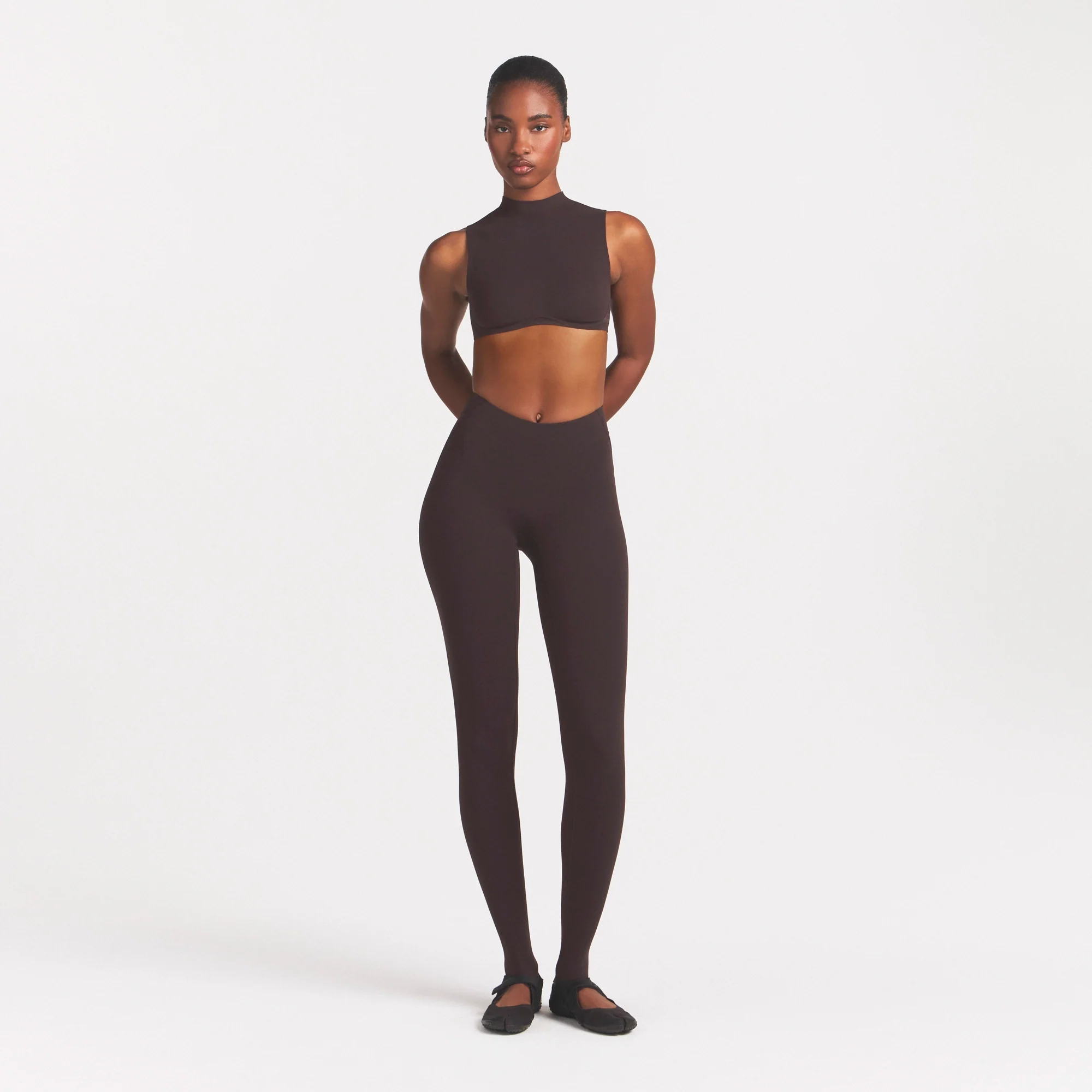NikeSKIMS STUDIO STRETCH DIPPED 29" LEGGING | DARK ROAST - Image 4