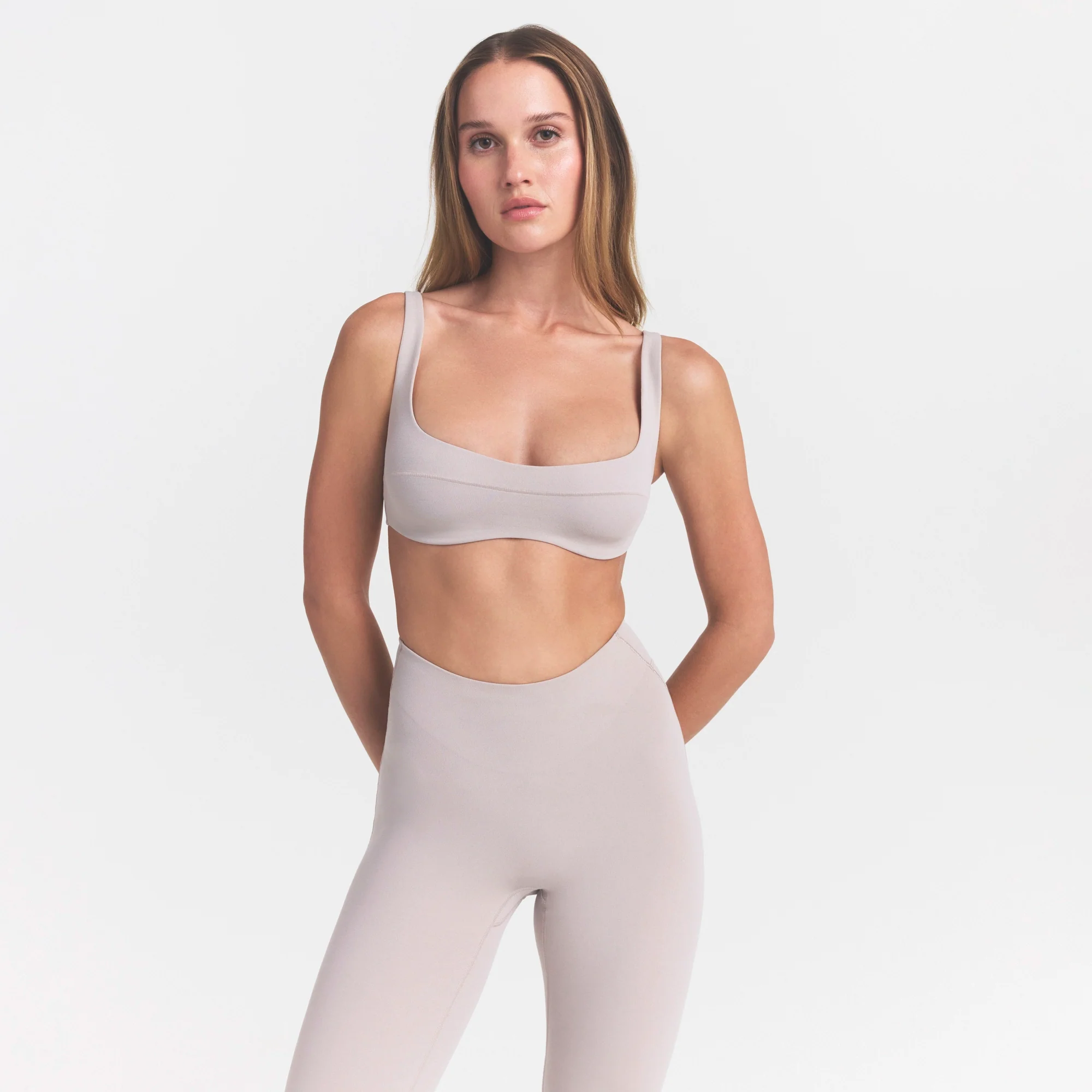 NikeSKIMS STUDIO STRETCH DIPPED 29" LEGGING | LINEN - Image 4