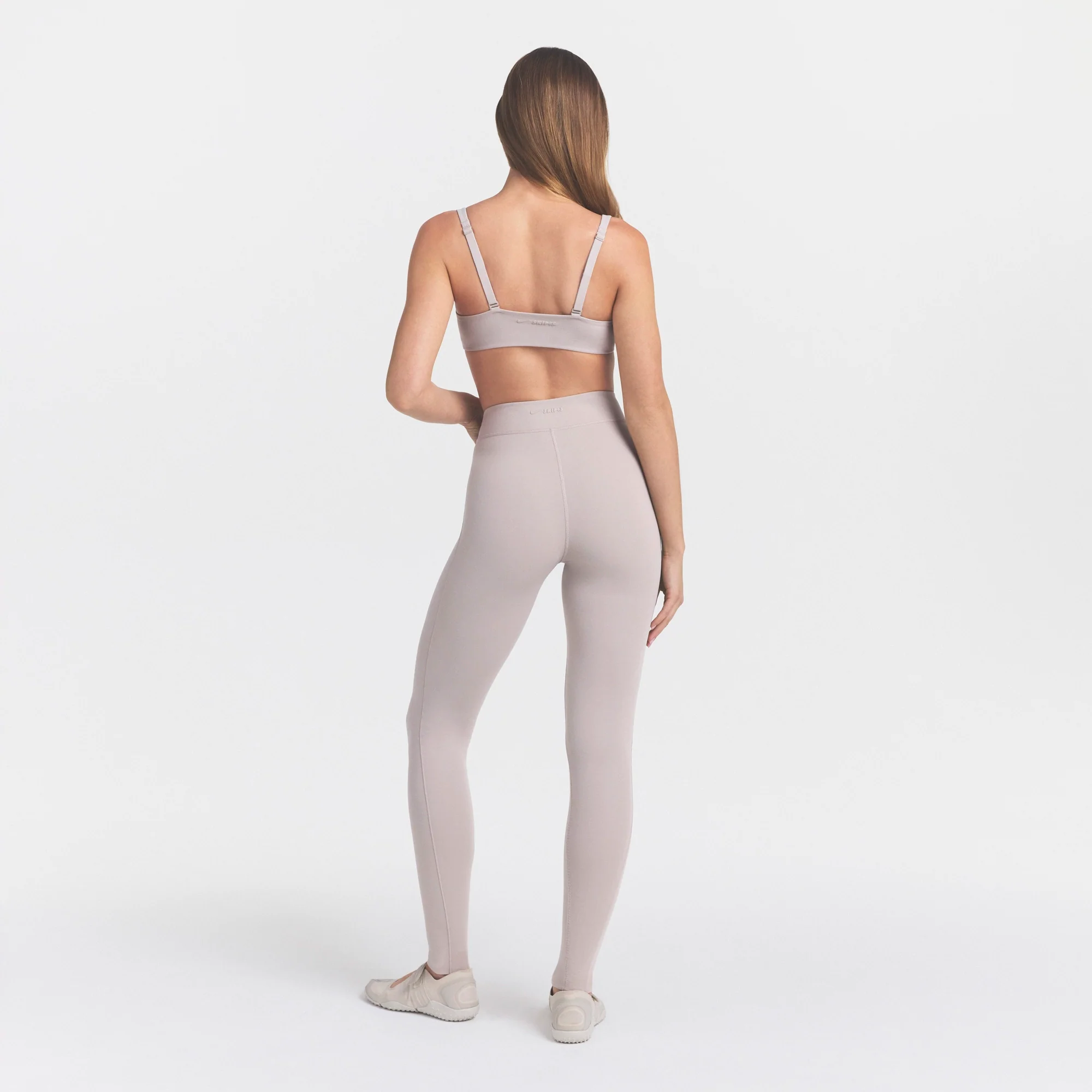 NikeSKIMS STUDIO STRETCH DIPPED 29" LEGGING | LINEN - Image 6