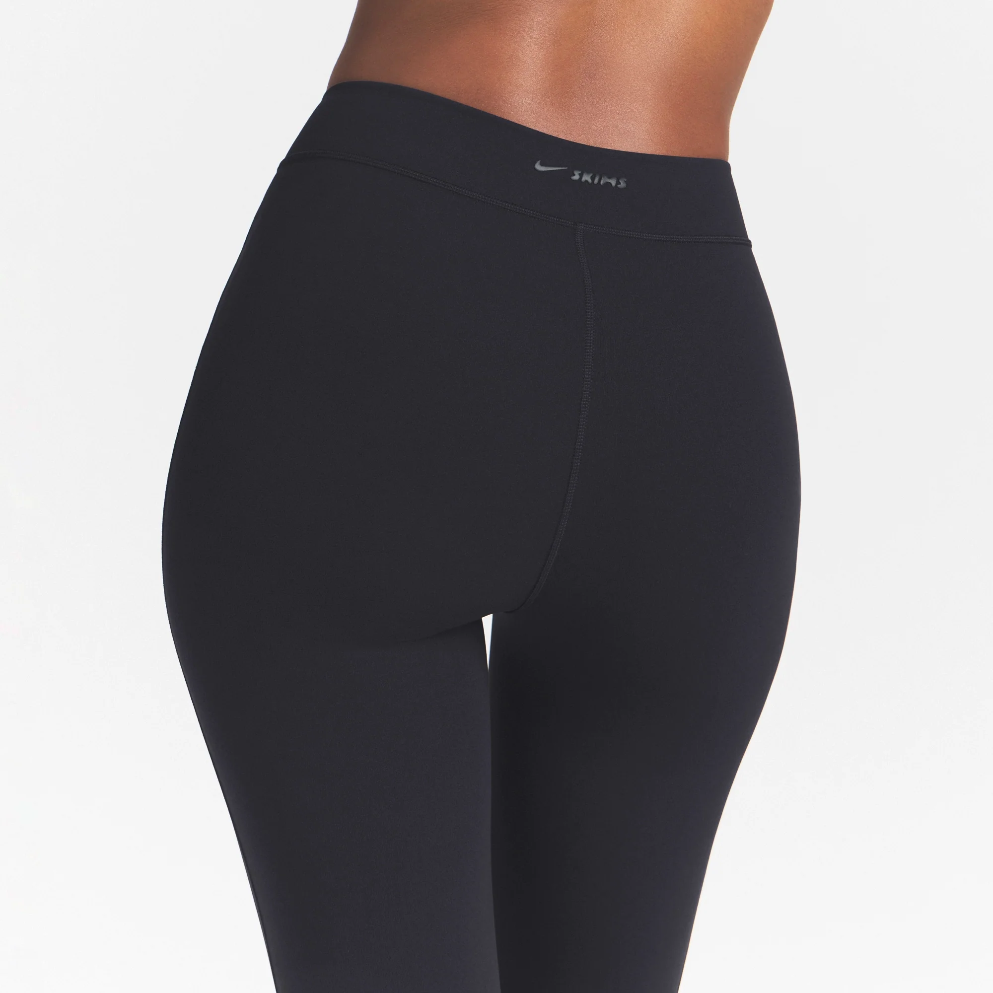 NikeSKIMS STUDIO STRETCH DIPPED 29" LEGGING | OBSIDIAN - Image 4