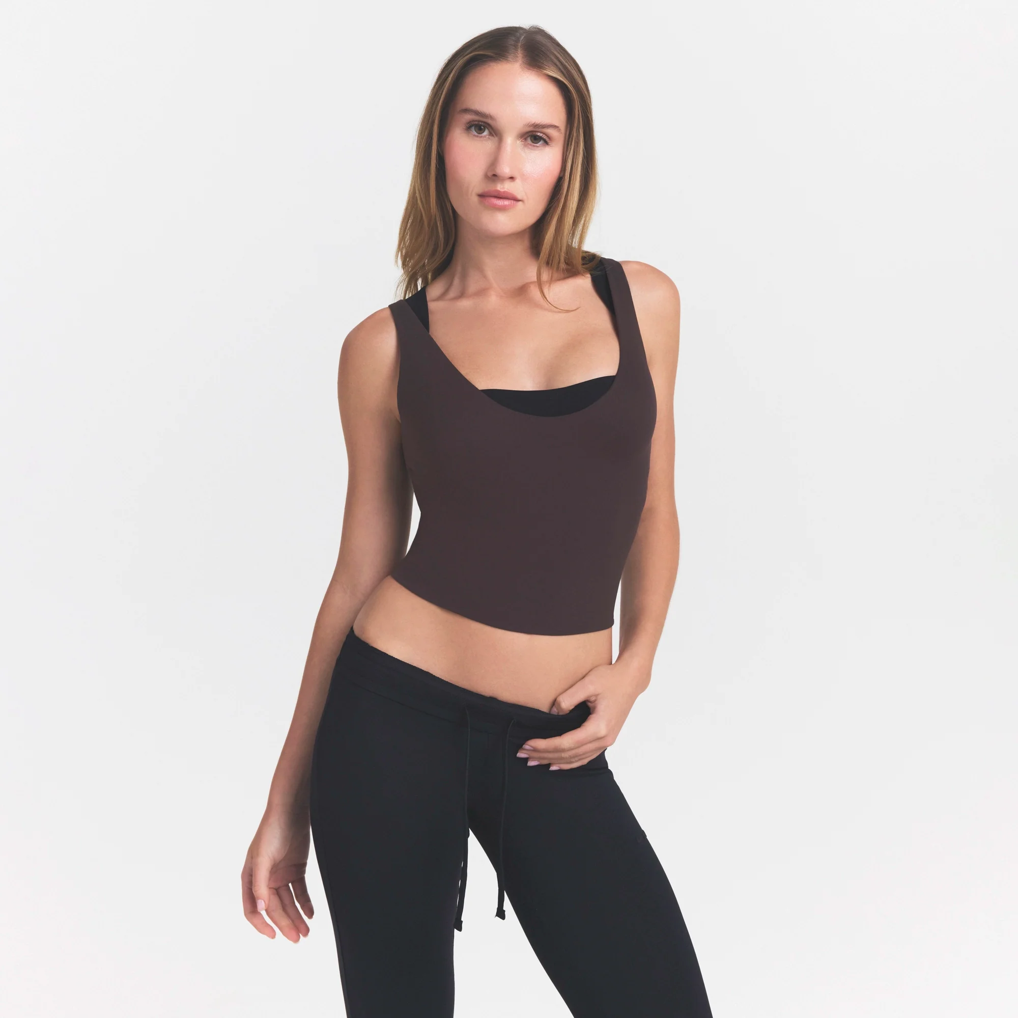 NikeSKIMS STUDIO STRETCH PLUNGE TANK | DARK ROAST - Image 3