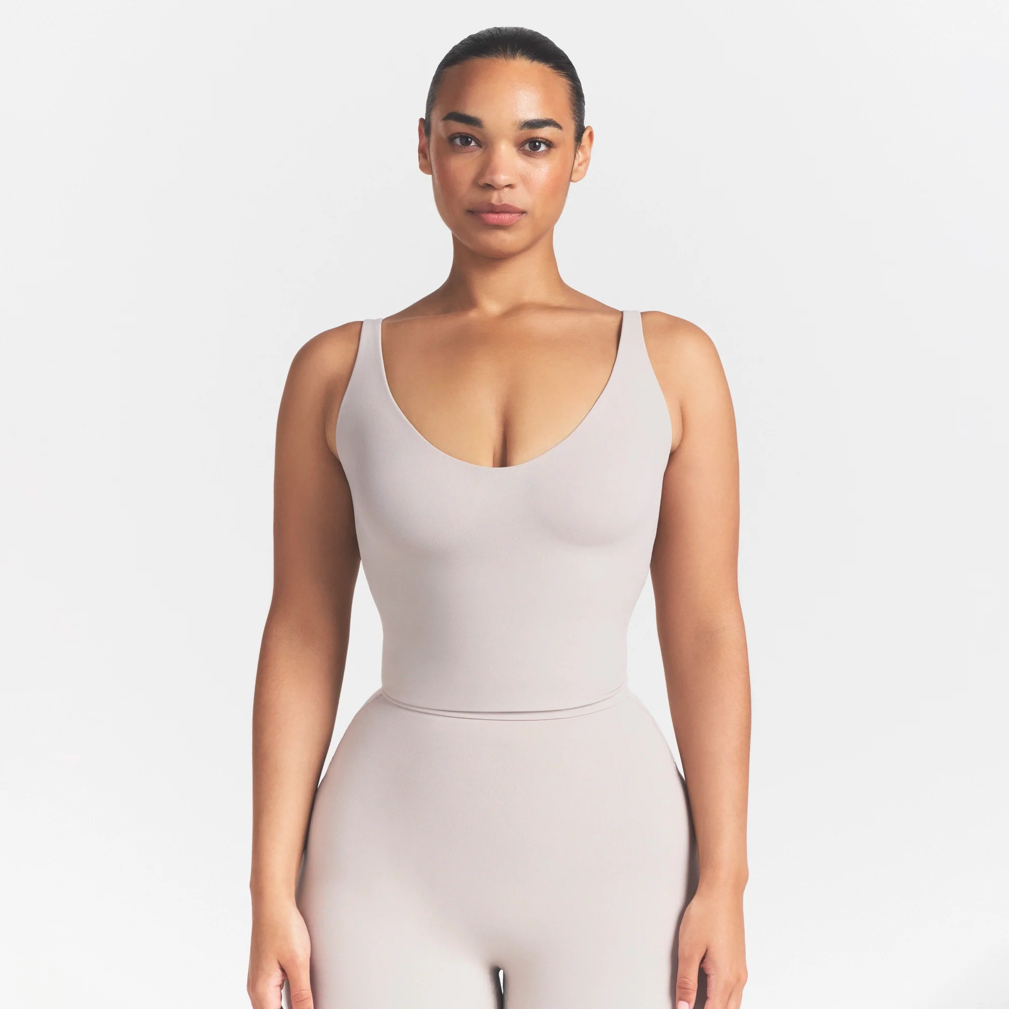 NikeSKIMS STUDIO STRETCH PLUNGE TANK | LINEN - Image 3