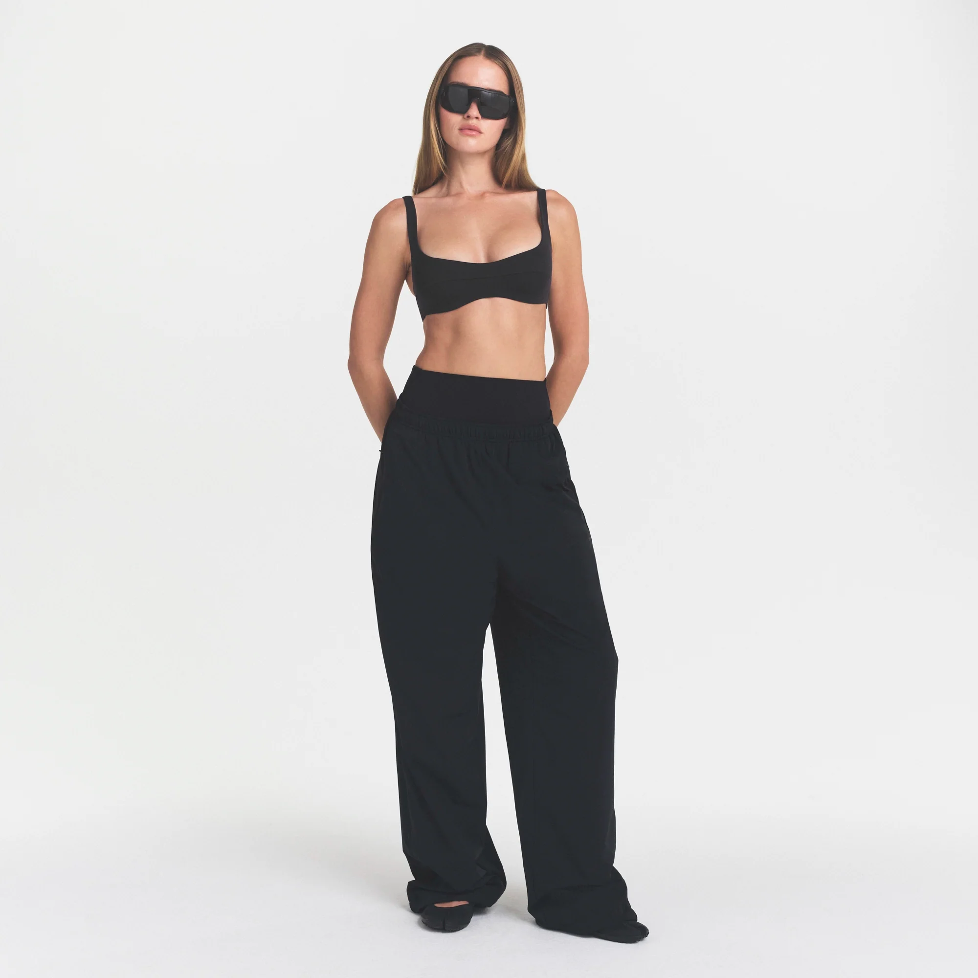 NikeSKIMS STUDIO STRETCH SEAM FRONT MICRO BRA | OBSIDIAN - Image 2