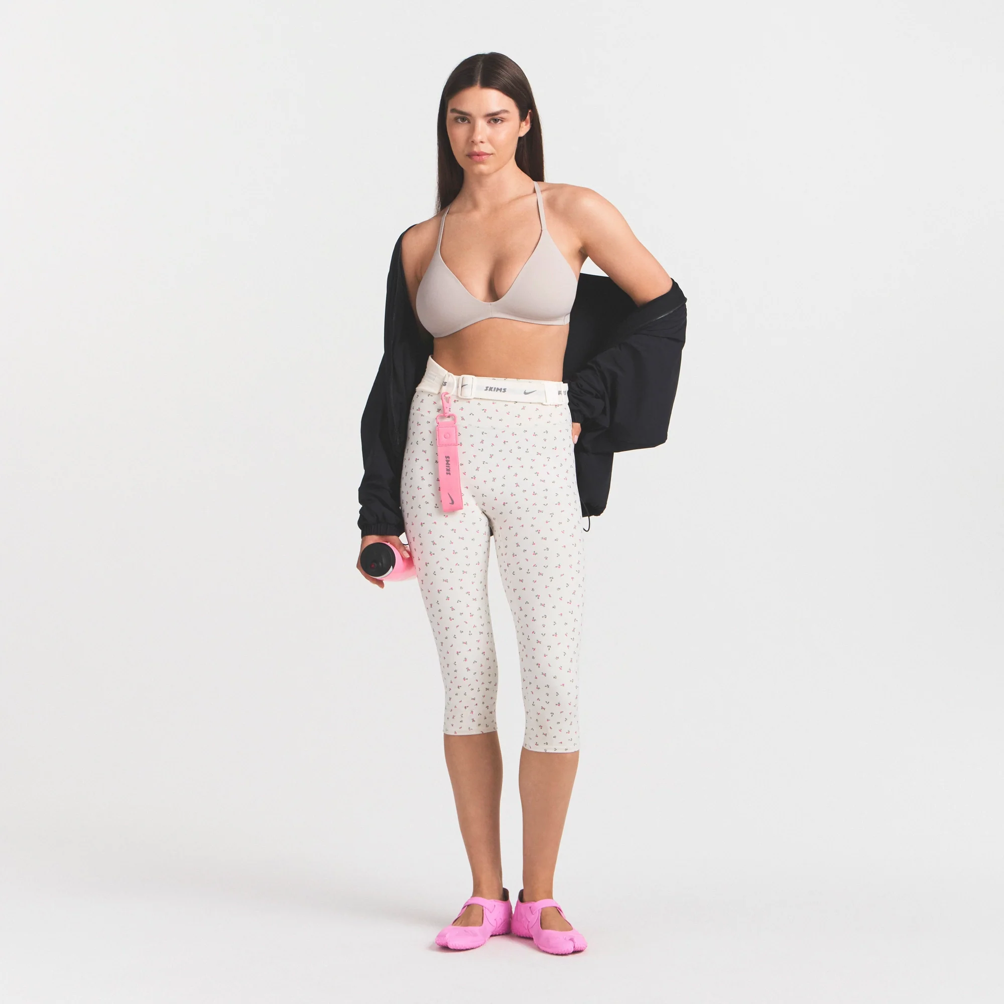 NikeSKIMS STUDIO STRETCH T-BACK TRIANGLE BRA | LINEN - Image 2