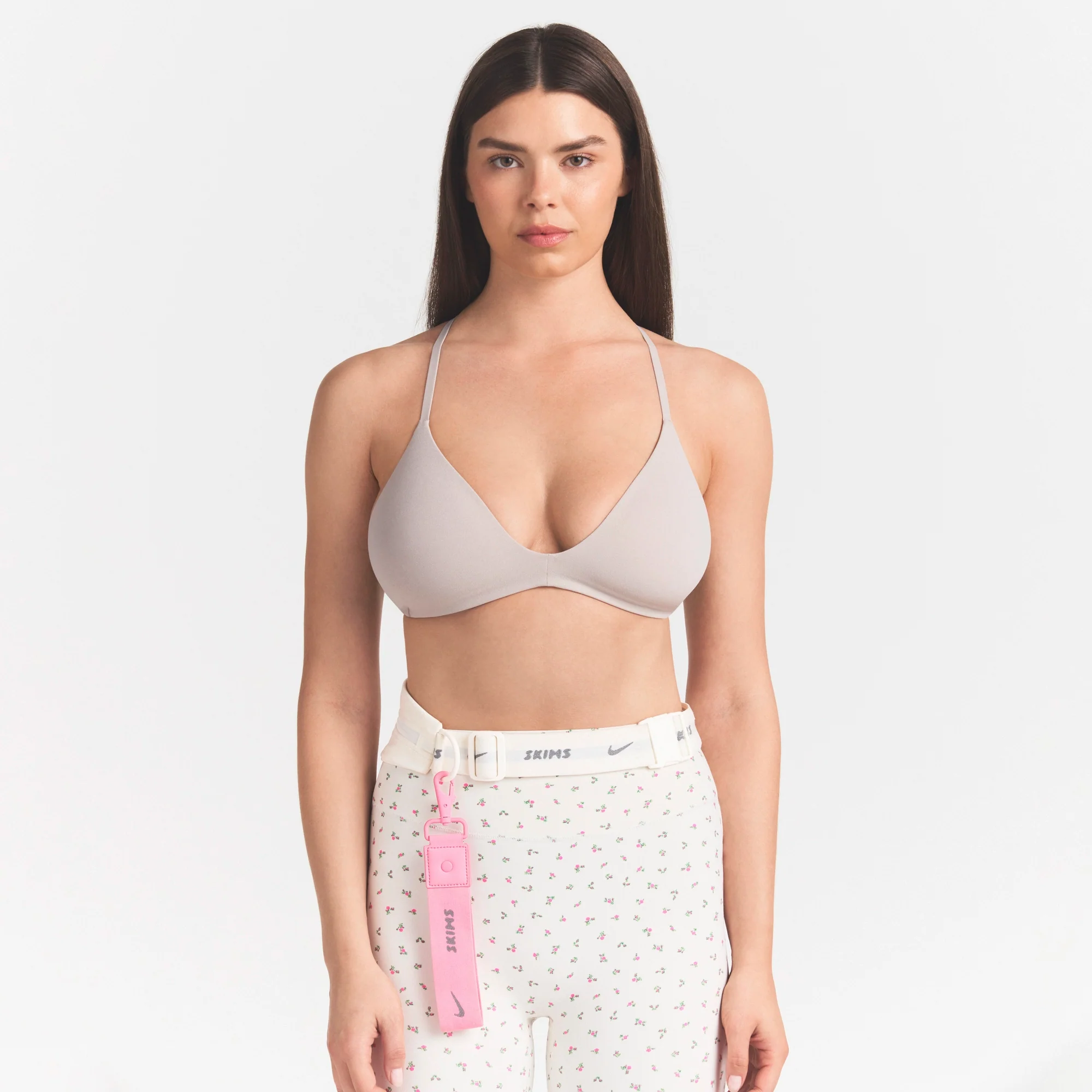 NikeSKIMS STUDIO STRETCH T-BACK TRIANGLE BRA | LINEN - Image 3