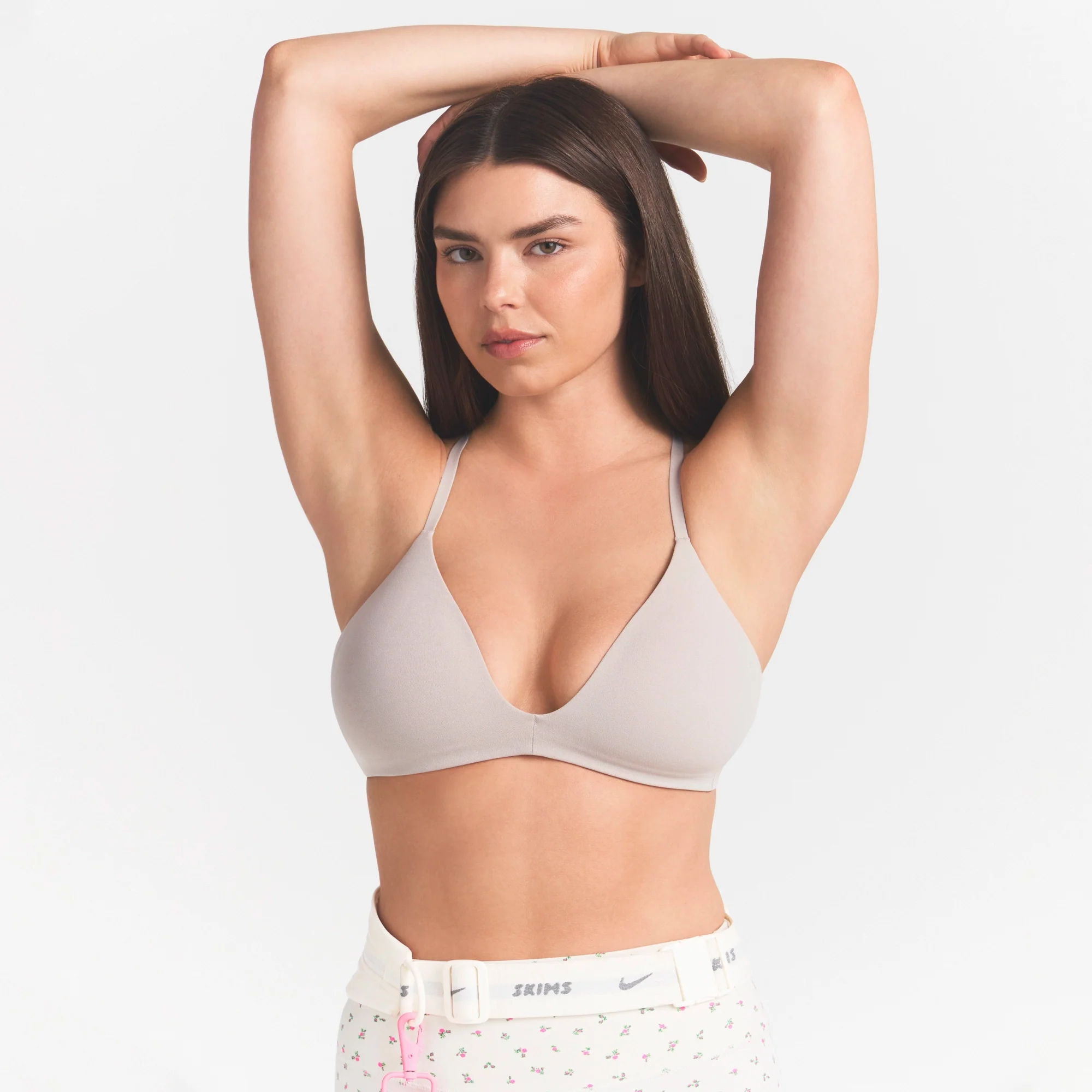 NikeSKIMS STUDIO STRETCH T-BACK TRIANGLE BRA | LINEN - Image 5