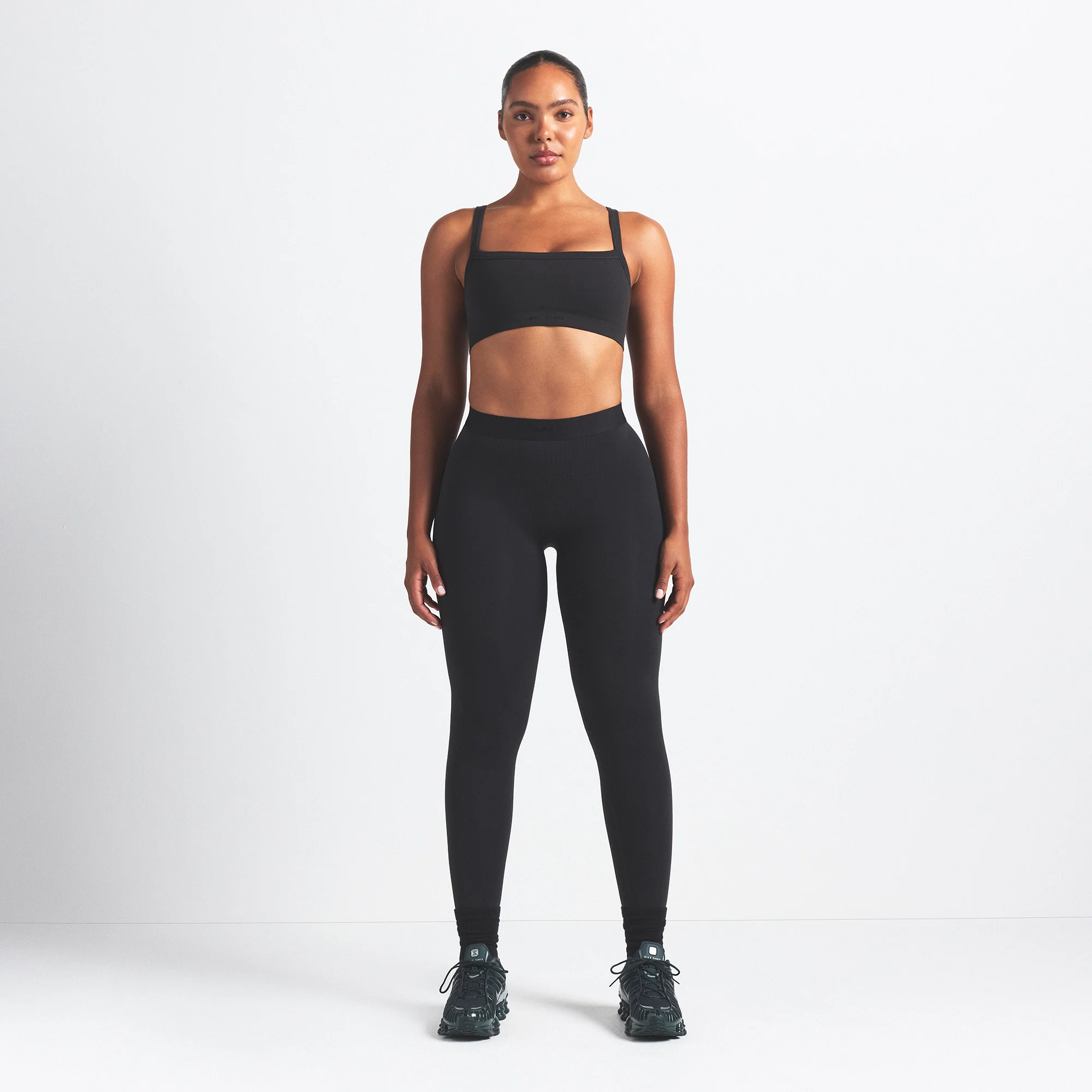 NikeSKIMS VINTAGE SEAMLESS CAMI BRA | OBSIDIAN - Image 5
