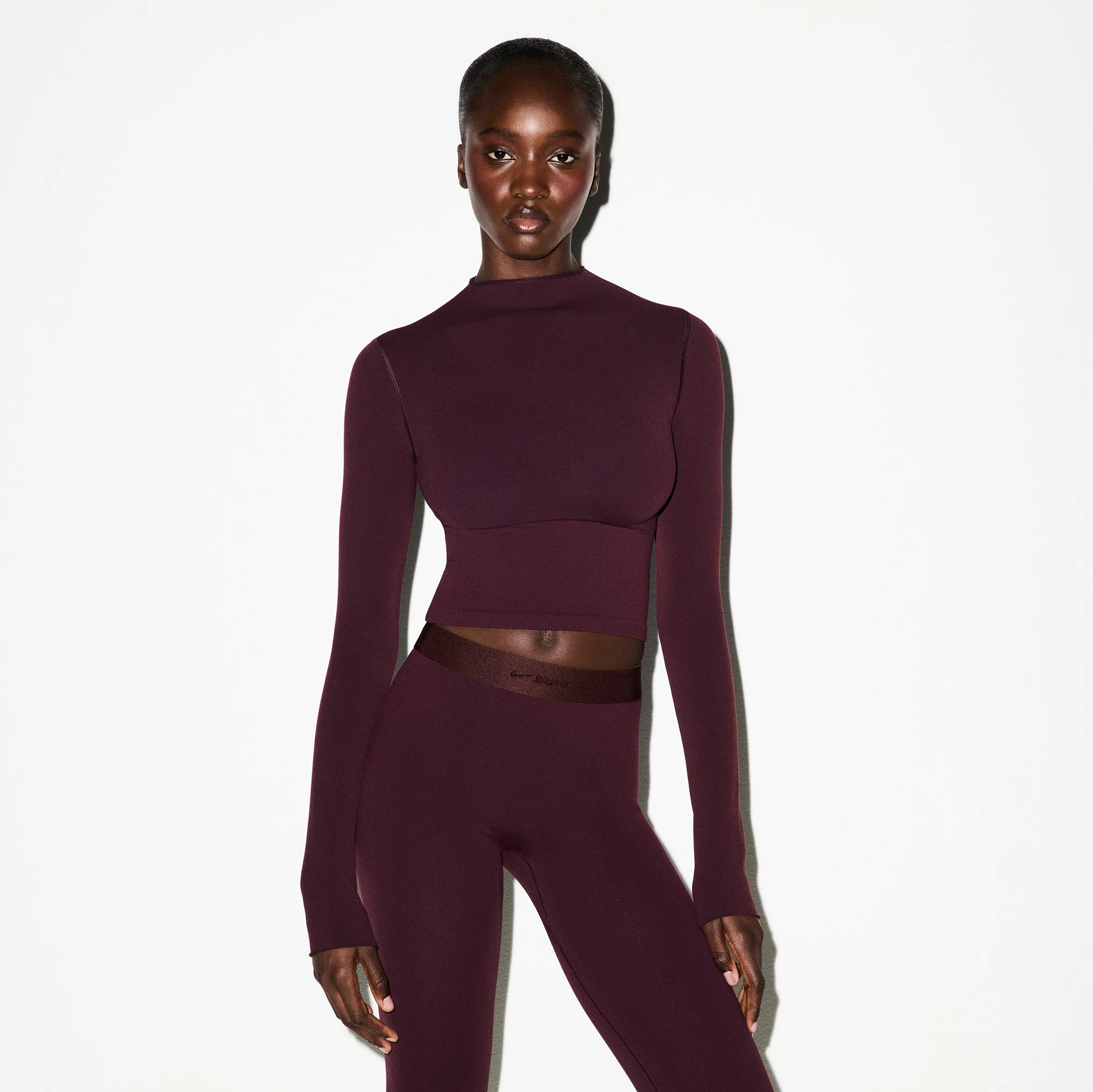 NikeSKIMS VINTAGE SEAMLESS MOCK NECK CROP TOP | CURRANT - Image 3