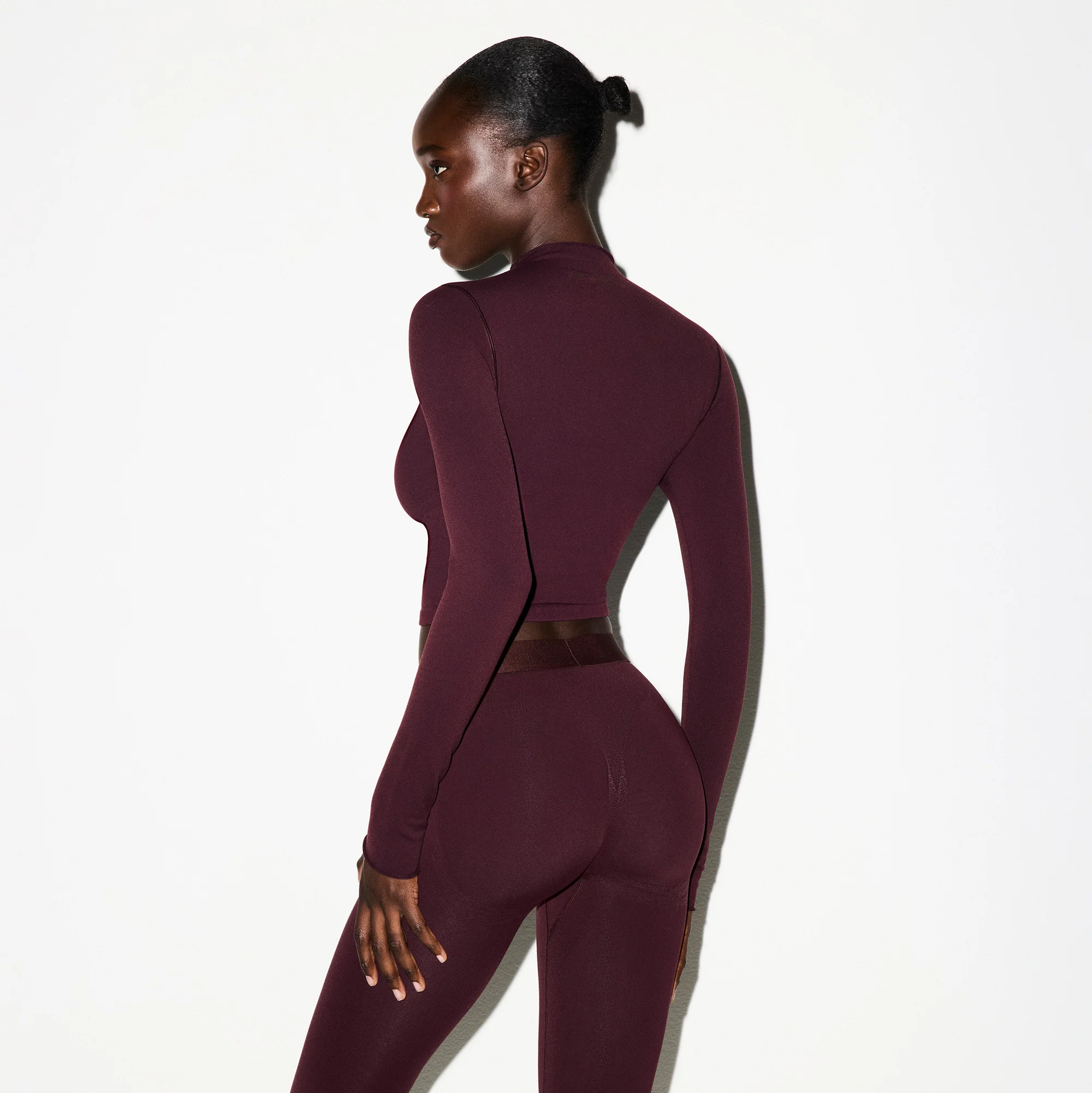 NikeSKIMS VINTAGE SEAMLESS MOCK NECK CROP TOP | CURRANT - Image 4
