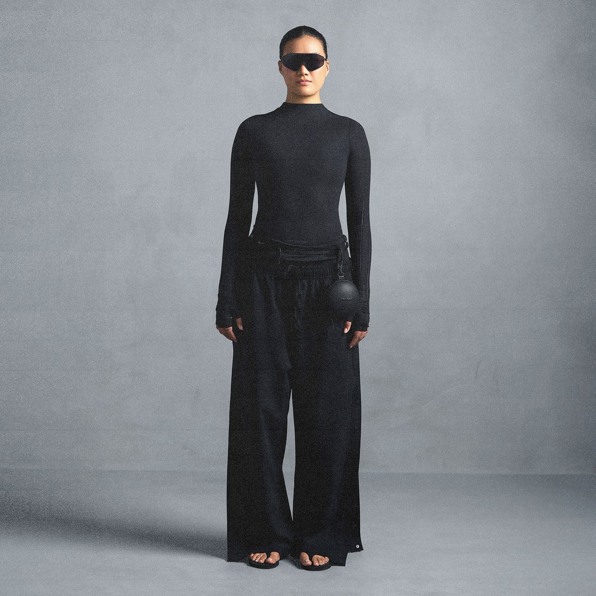 NikeSKIMS WEIGHTLESS LAYERS MOCK NECK LONG SLEEVE TOP | OBSIDIAN - Image 6