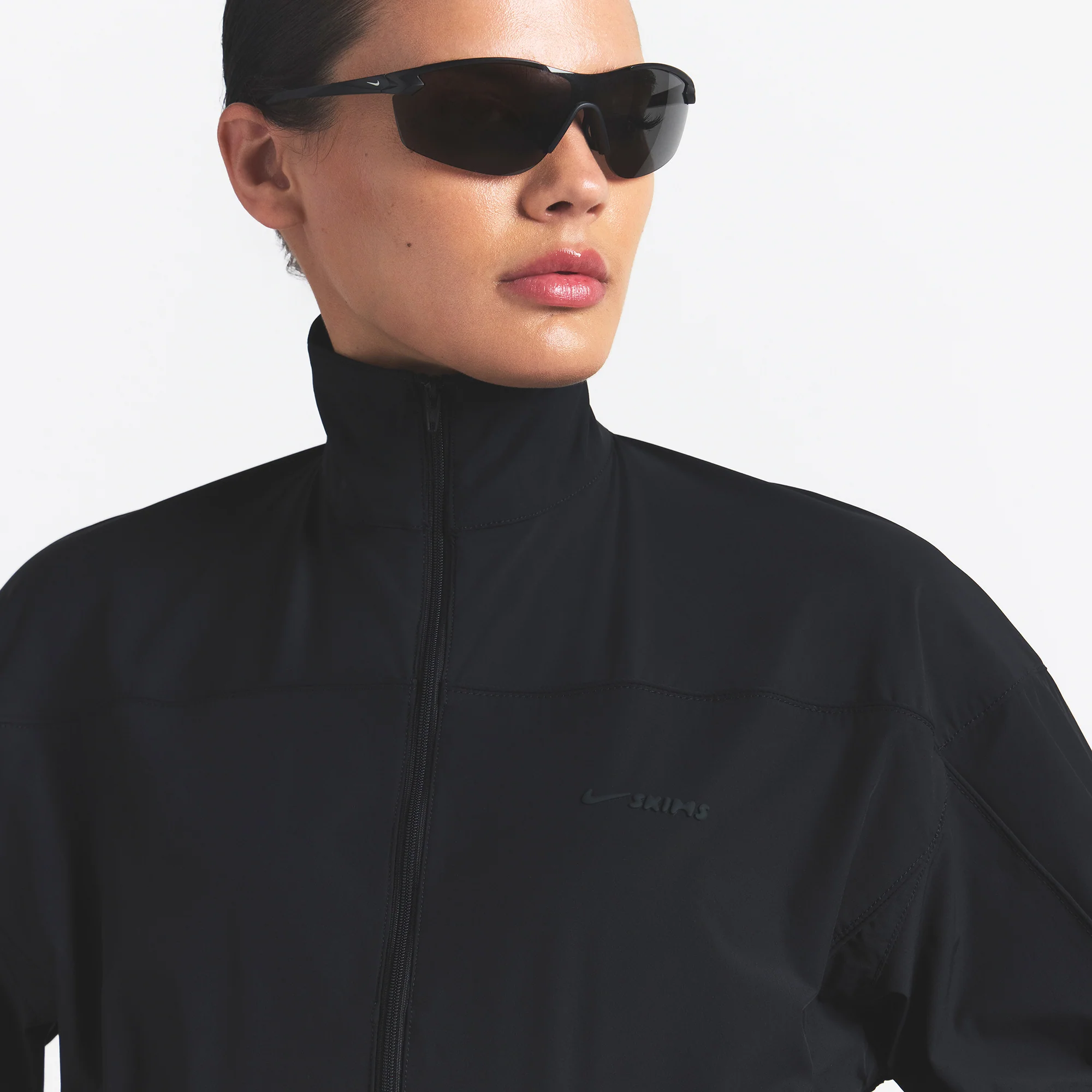 NikeSKIMS WOVEN NYLON CROP JACKET | OBSIDIAN - Image 4