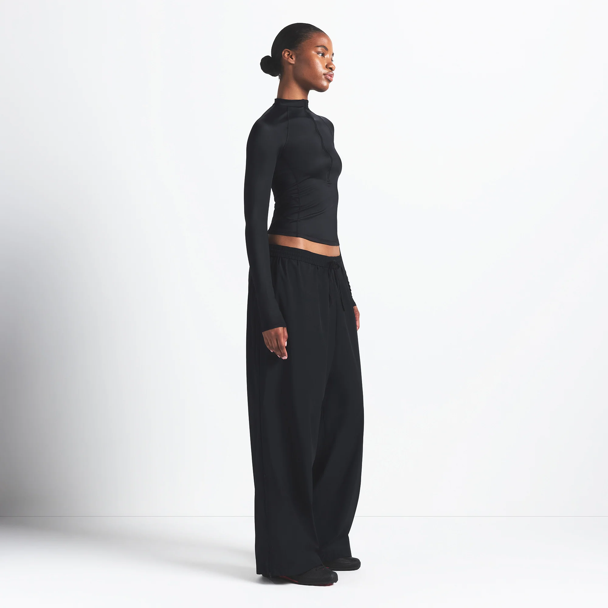 NikeSKIMS WOVEN NYLON OVERSIZED TRACK PANT | OBSIDIAN - Image 3