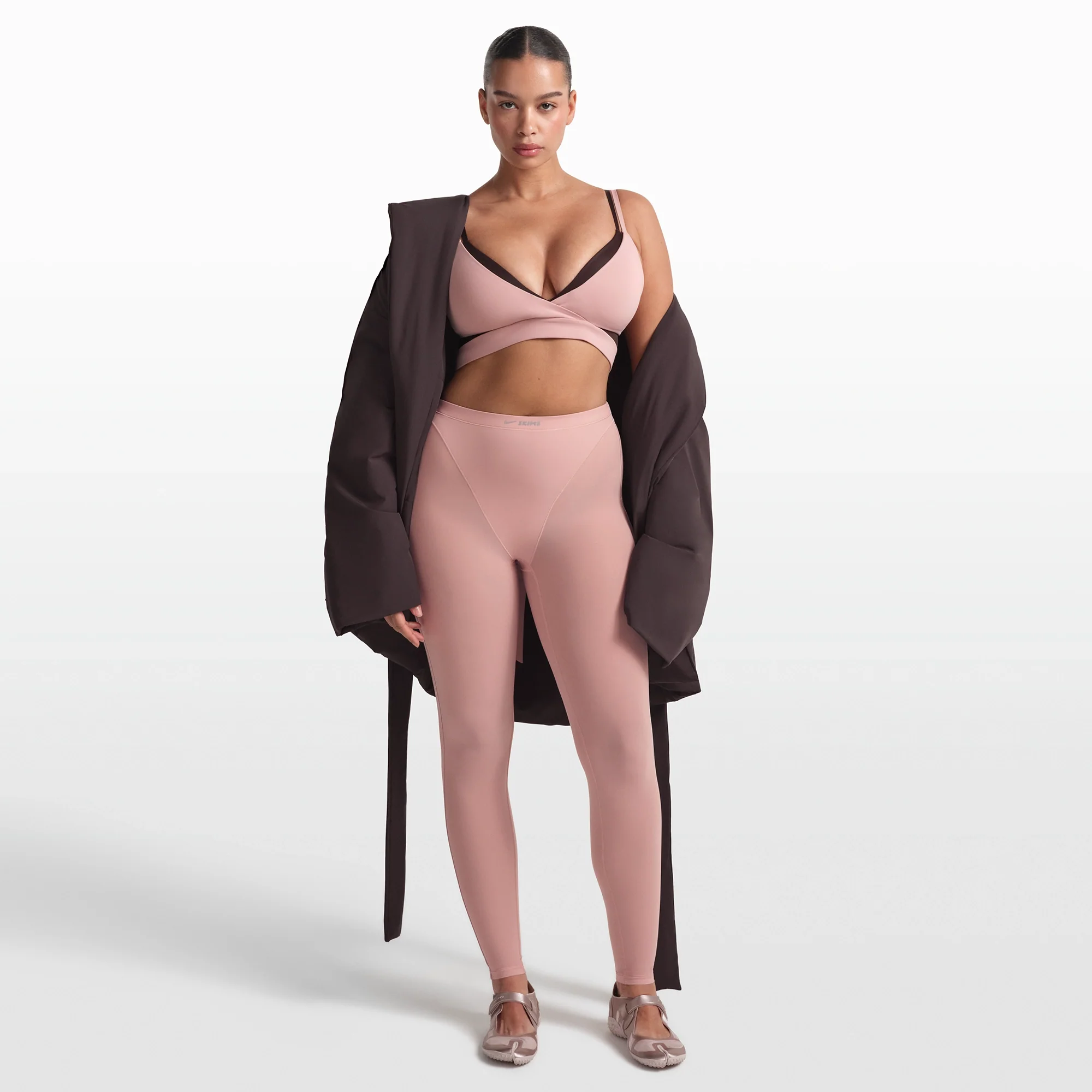NikeSKIMS WOVEN NYLON WRAP COAT | PHOENIX - Image 4
