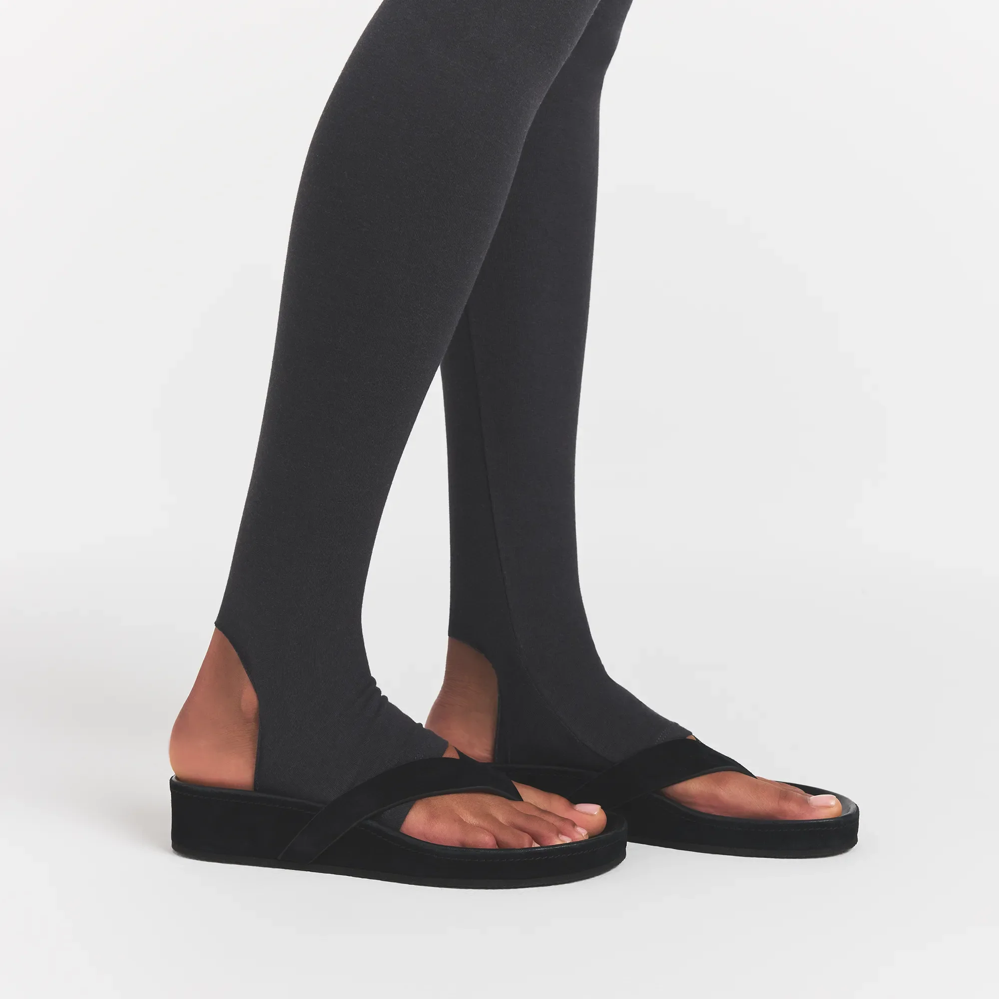 OUTDOOR STIRRUP LEGGING | WASHED ONYX - Image 4