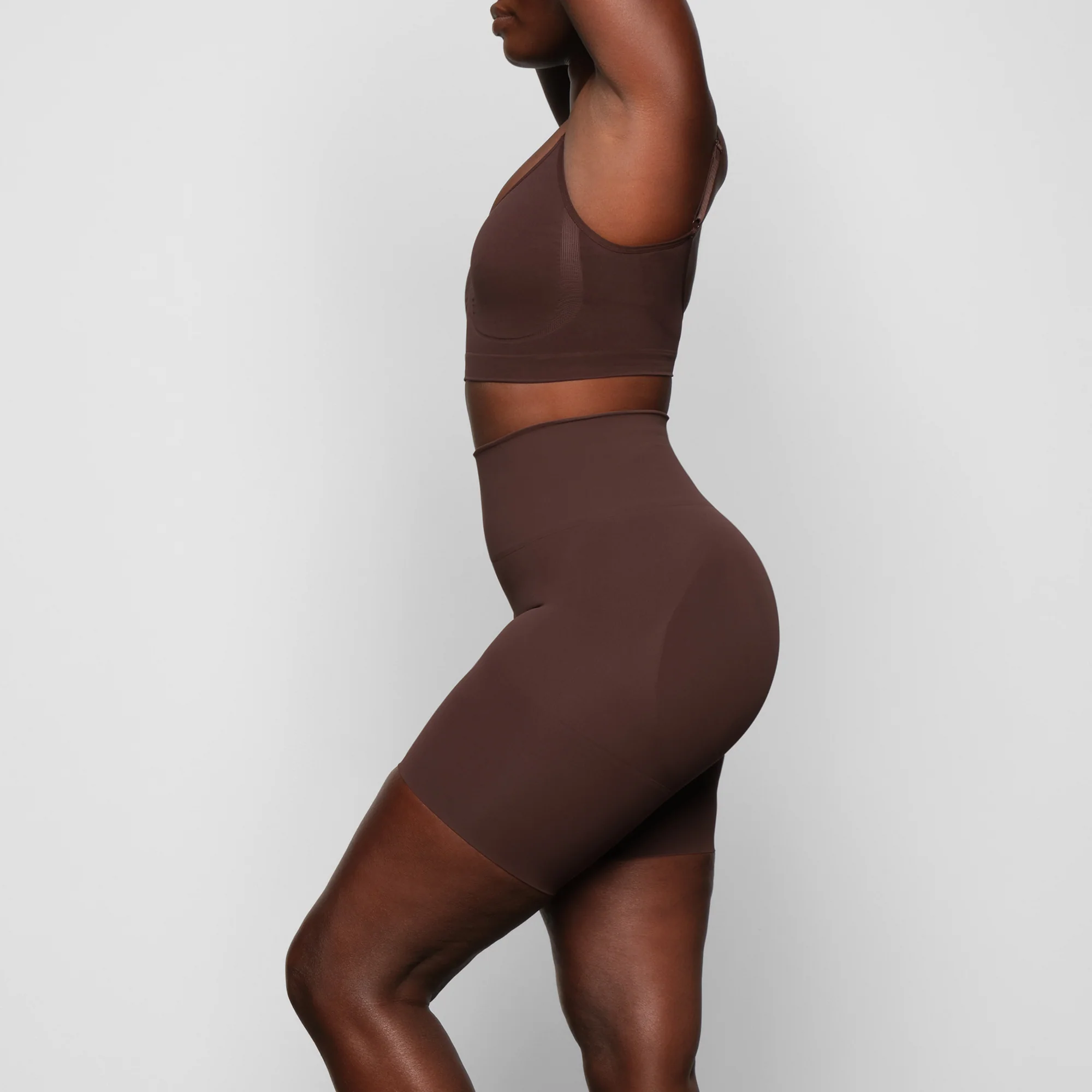 SEAMLESS SCULPT BUTT LIFTING SHORT | COCOA - Image 3