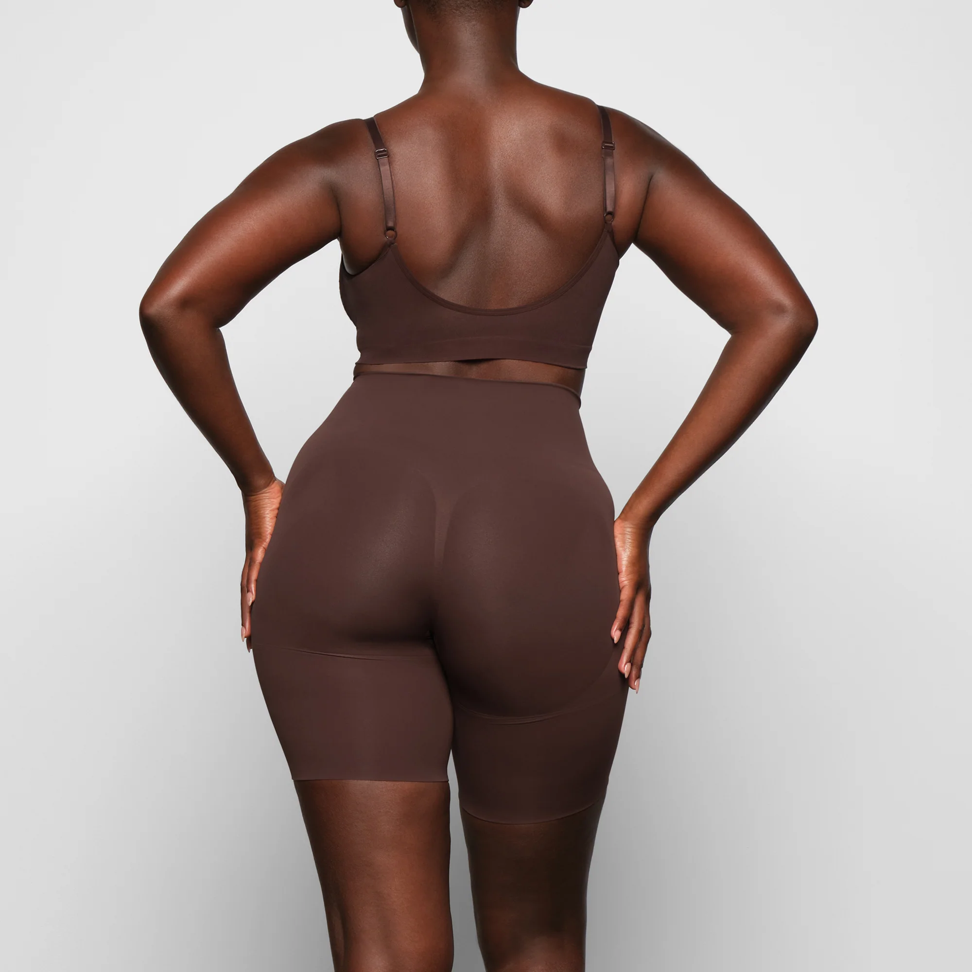 SEAMLESS SCULPT BUTT LIFTING SHORT | COCOA - Image 4