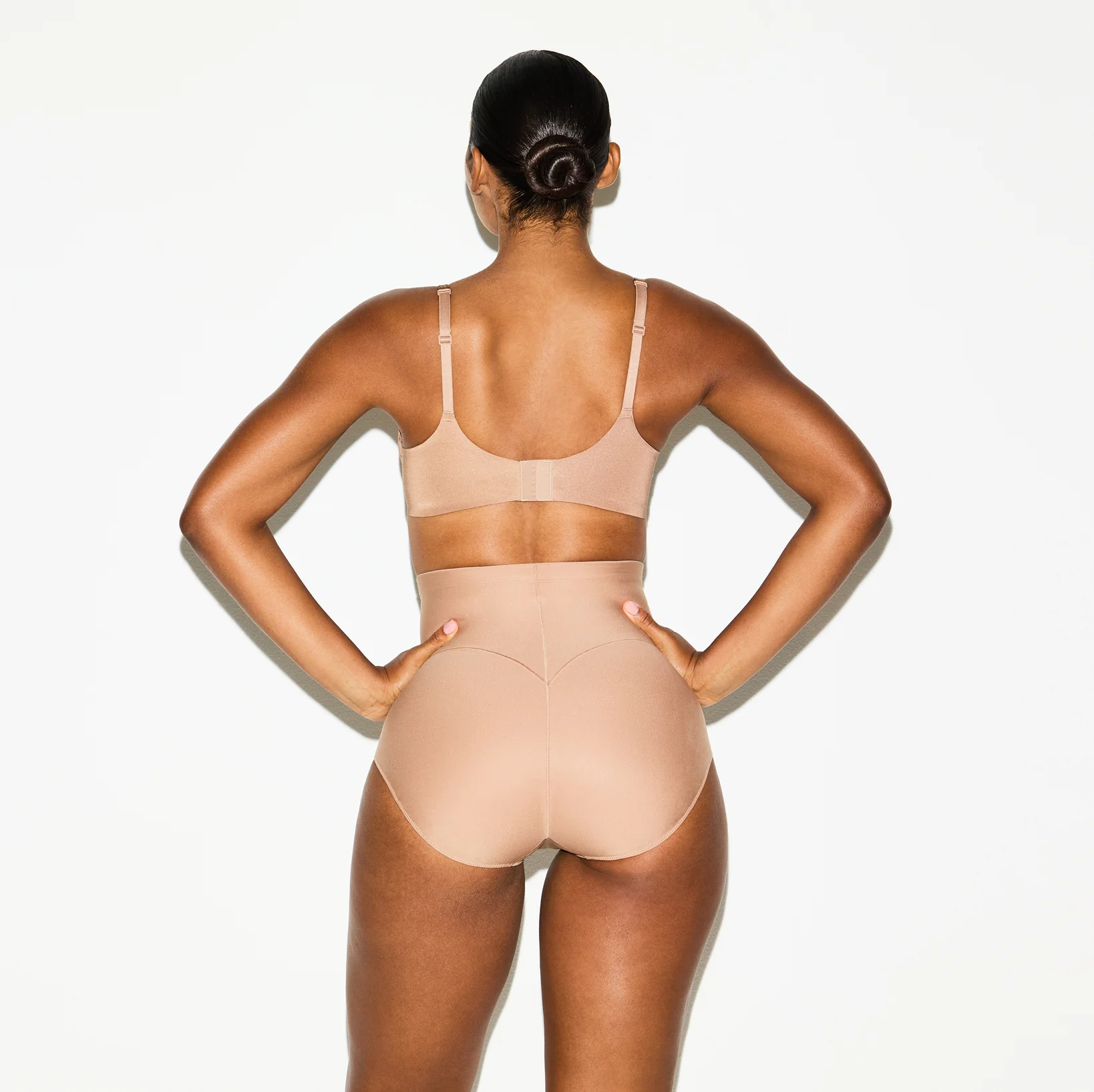 SKIMS BODY CORE SCULPT BUTT LIFTING BRIEF | SIENNA - Image 4